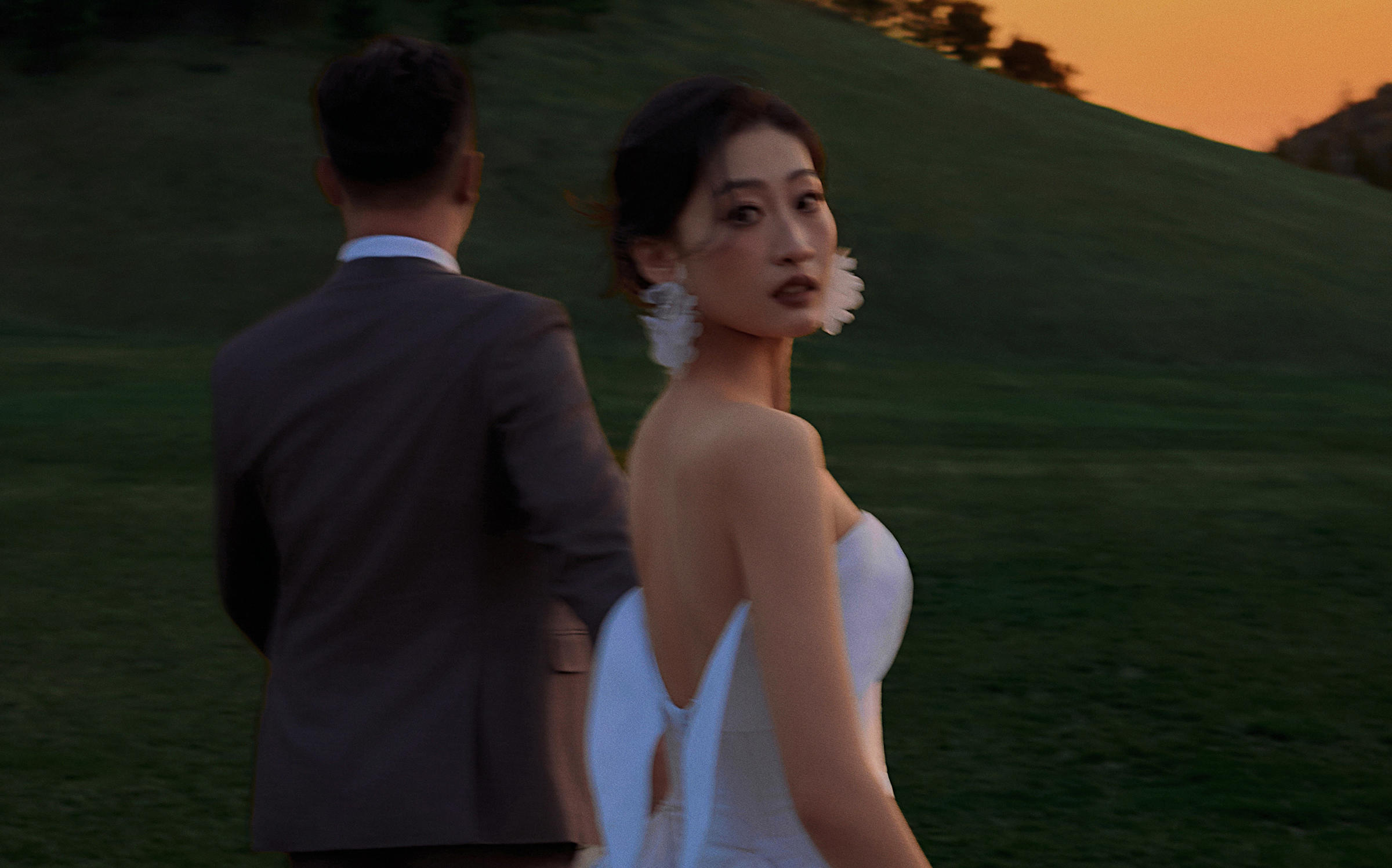  【岚卡映像】电影氛围感草坪婚纱照