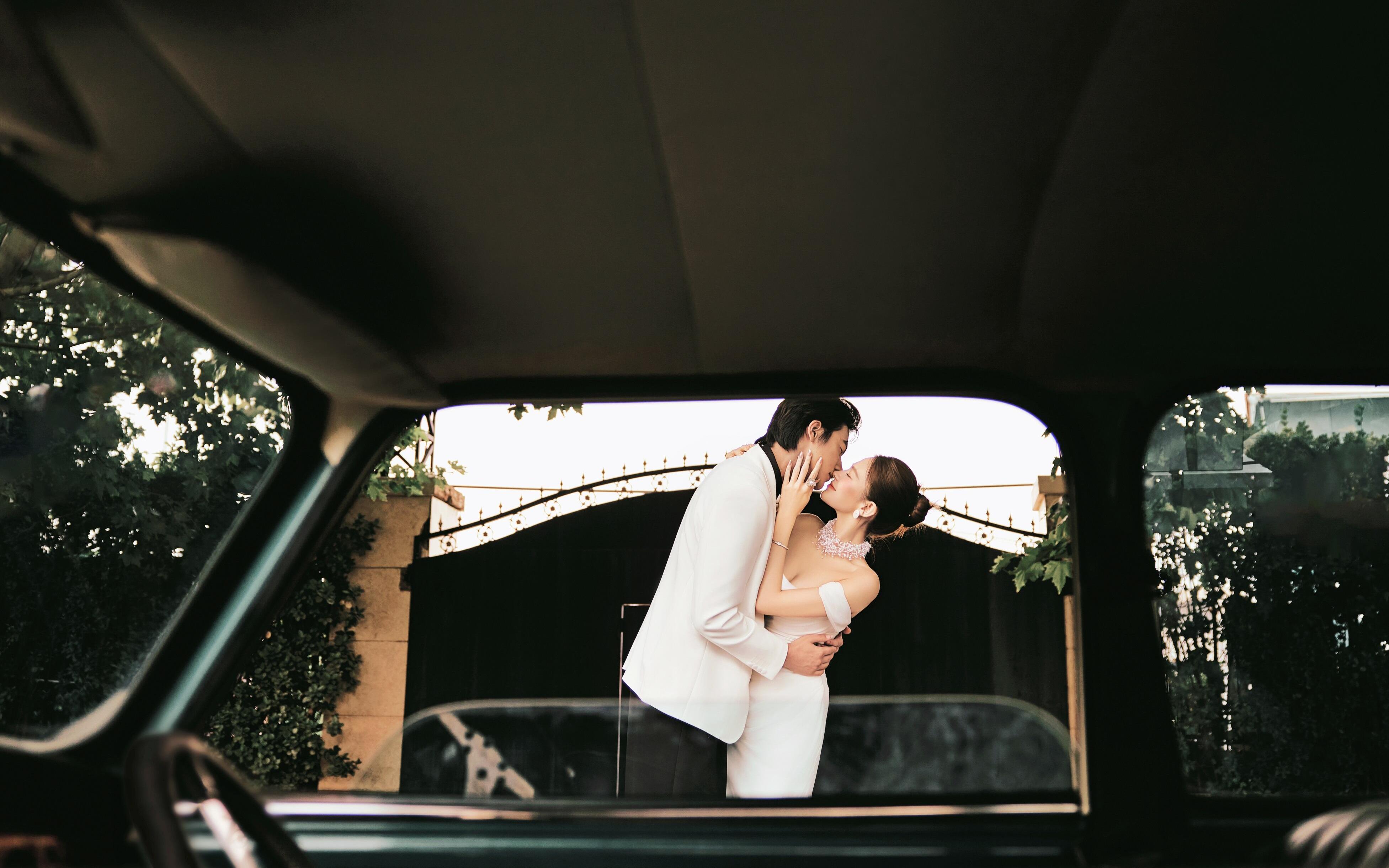 復(fù)古婚車婚紗照  電影感太絕啦