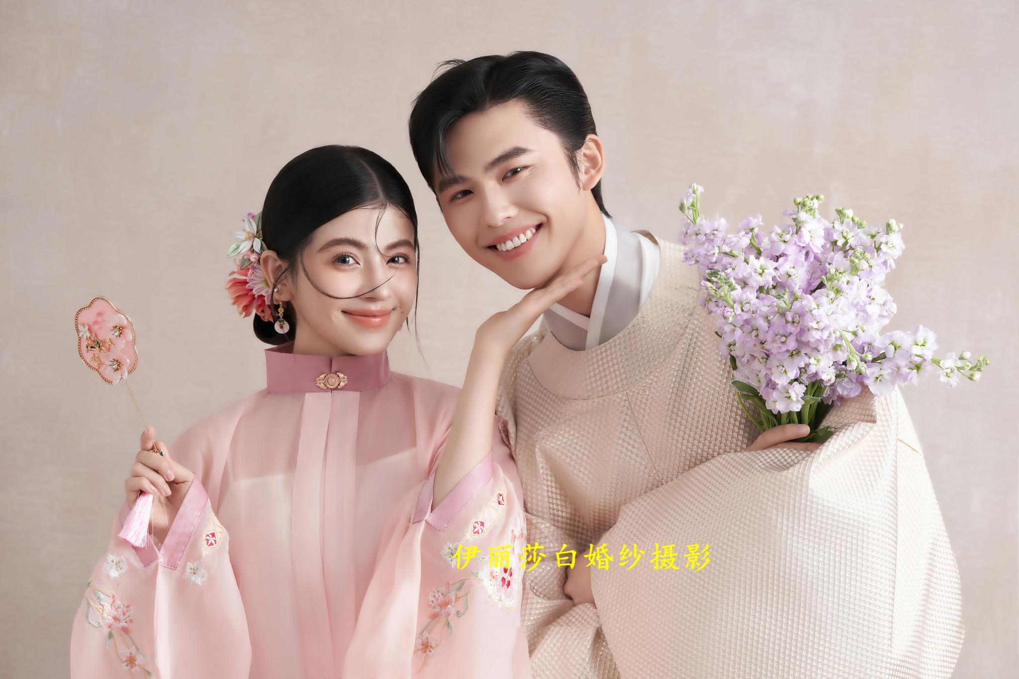 拍婚纱照3888套餐有跟妆+秀和+礼服 4699