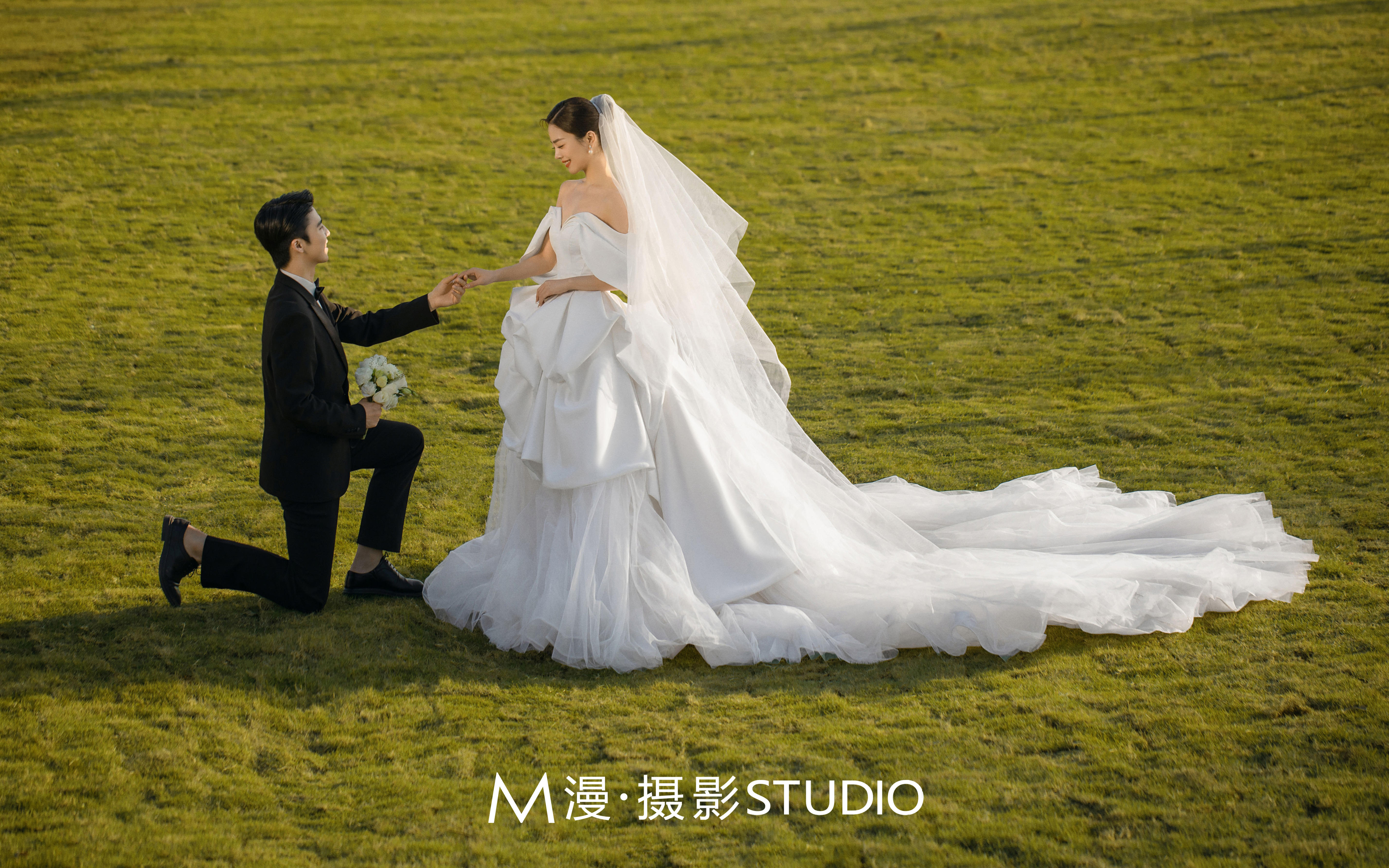 怎么会有这么好看的草坪婚纱照！美哭了啊啊！