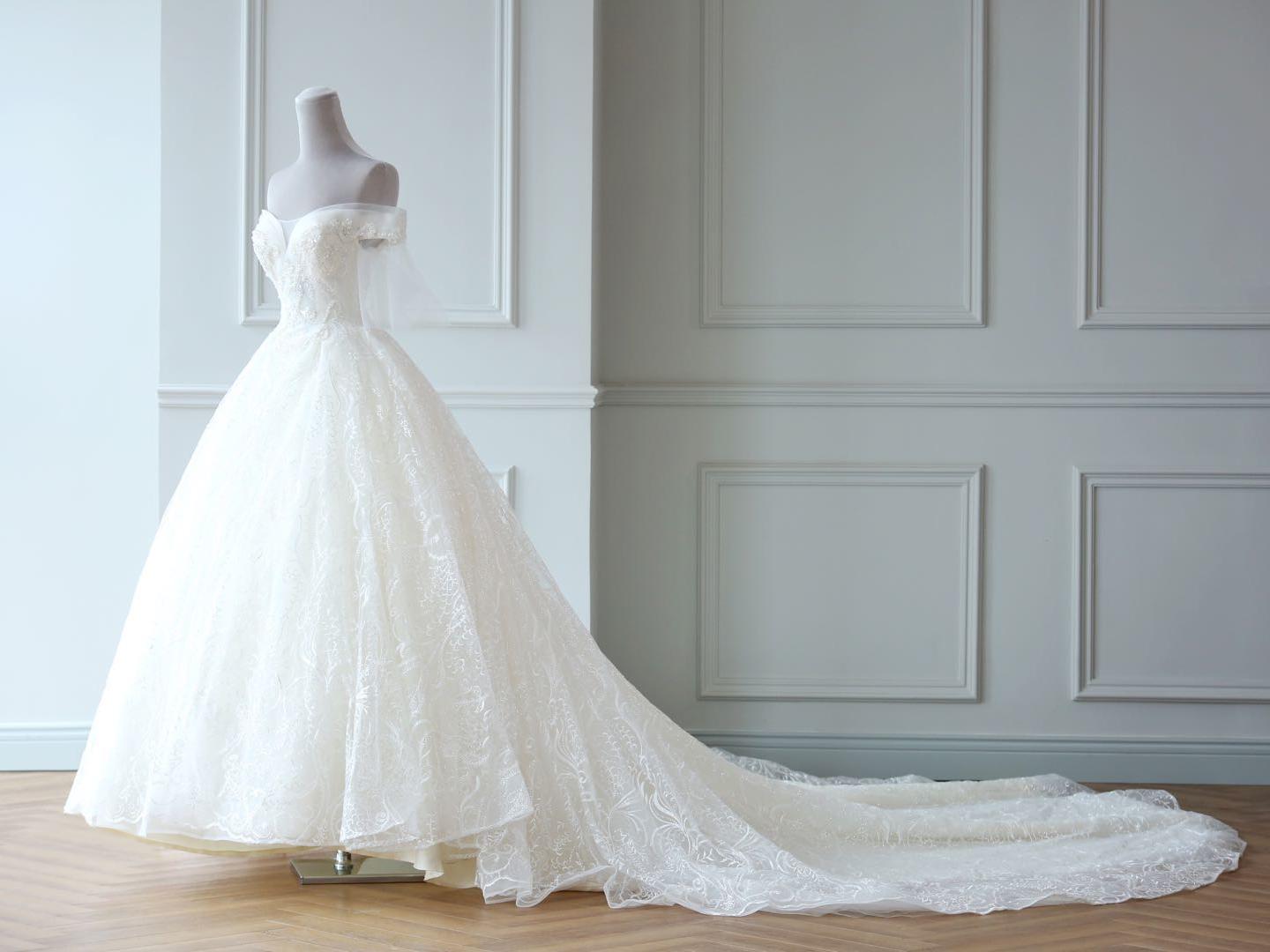 全场大牌高定婚纱 欢迎试纱