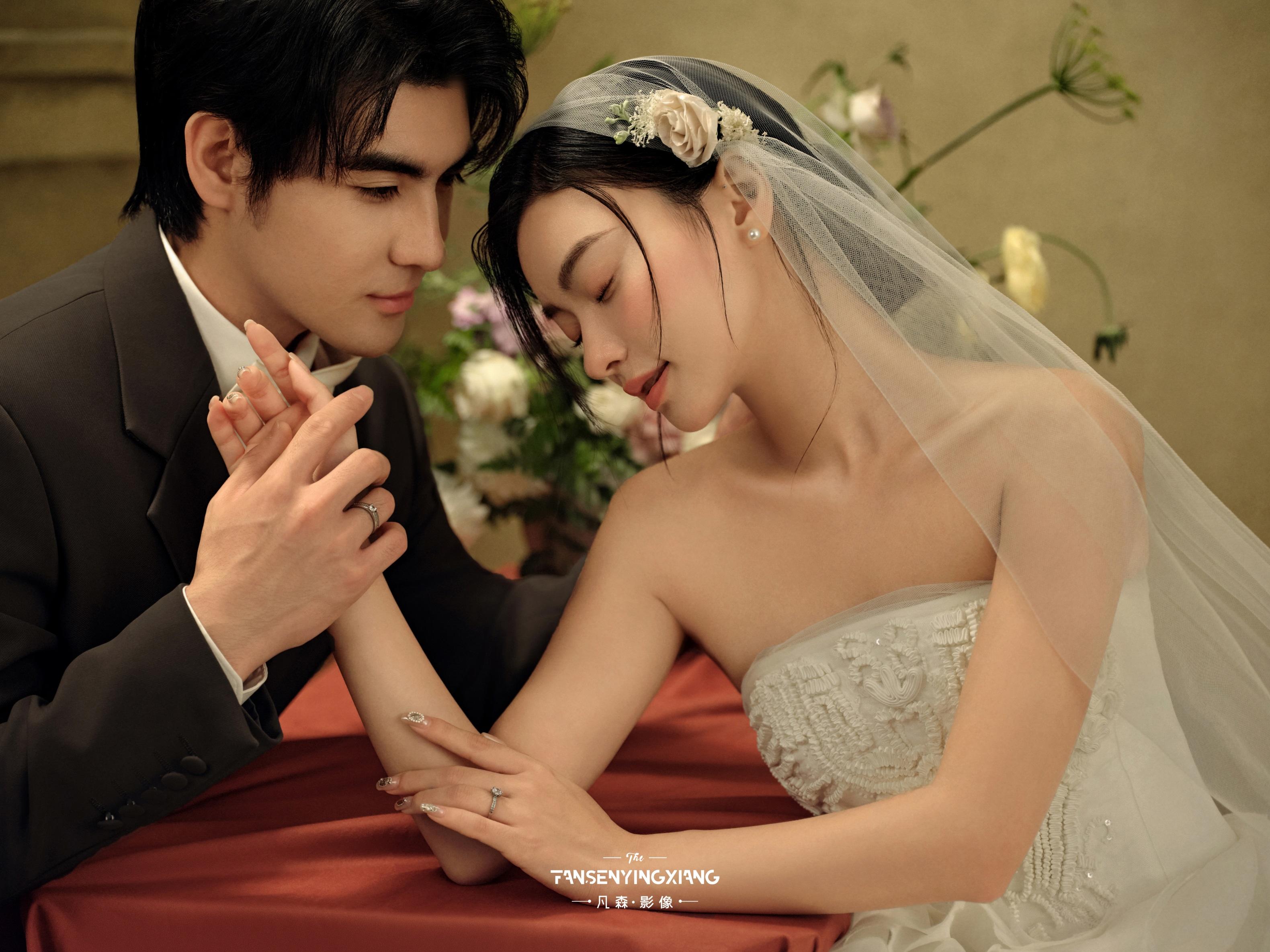 有种时间暂停的岁月魅力，复古婚纱照