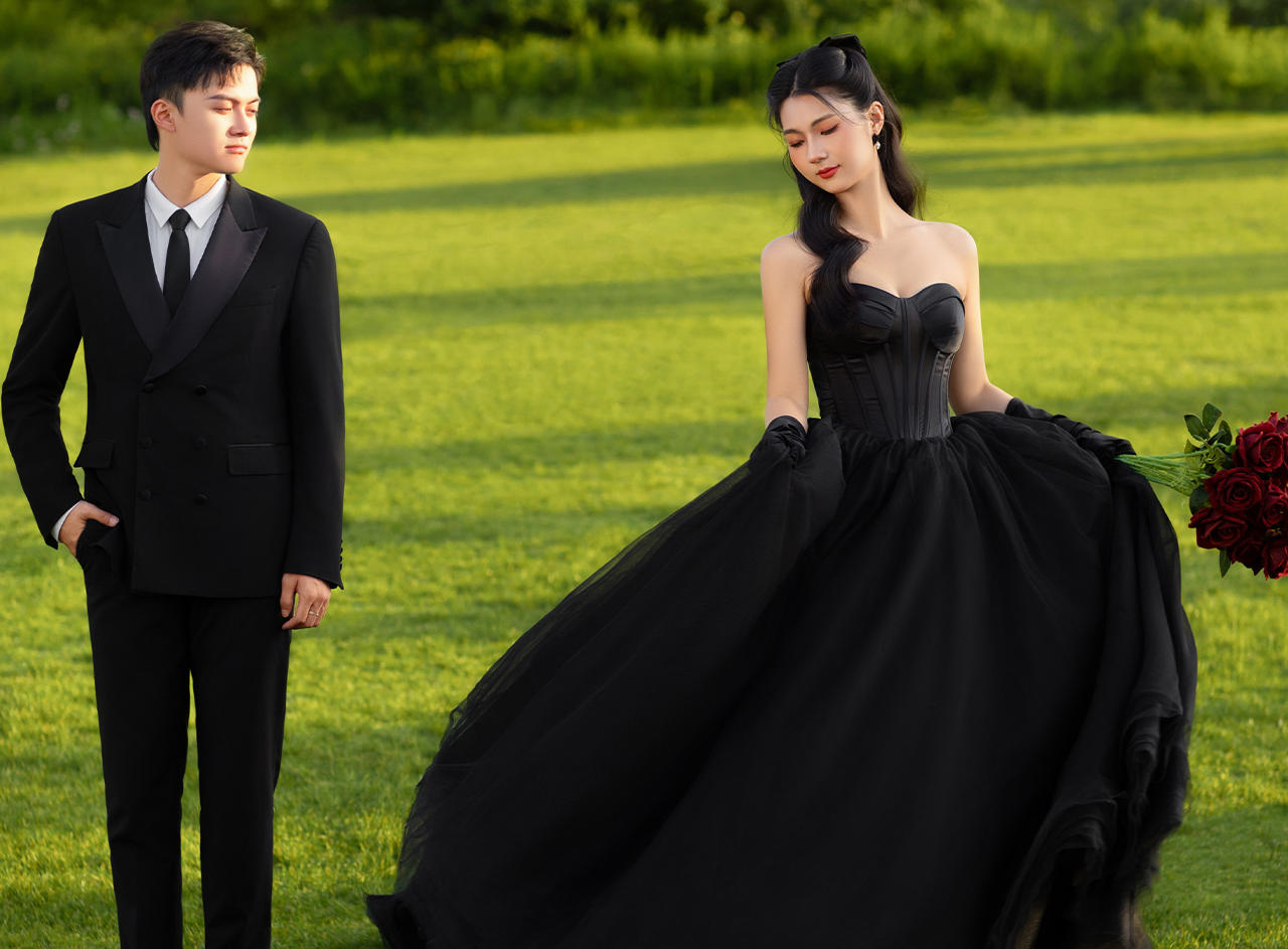 相信我真的太美啦~草坪黑紗婚紗照巨出片