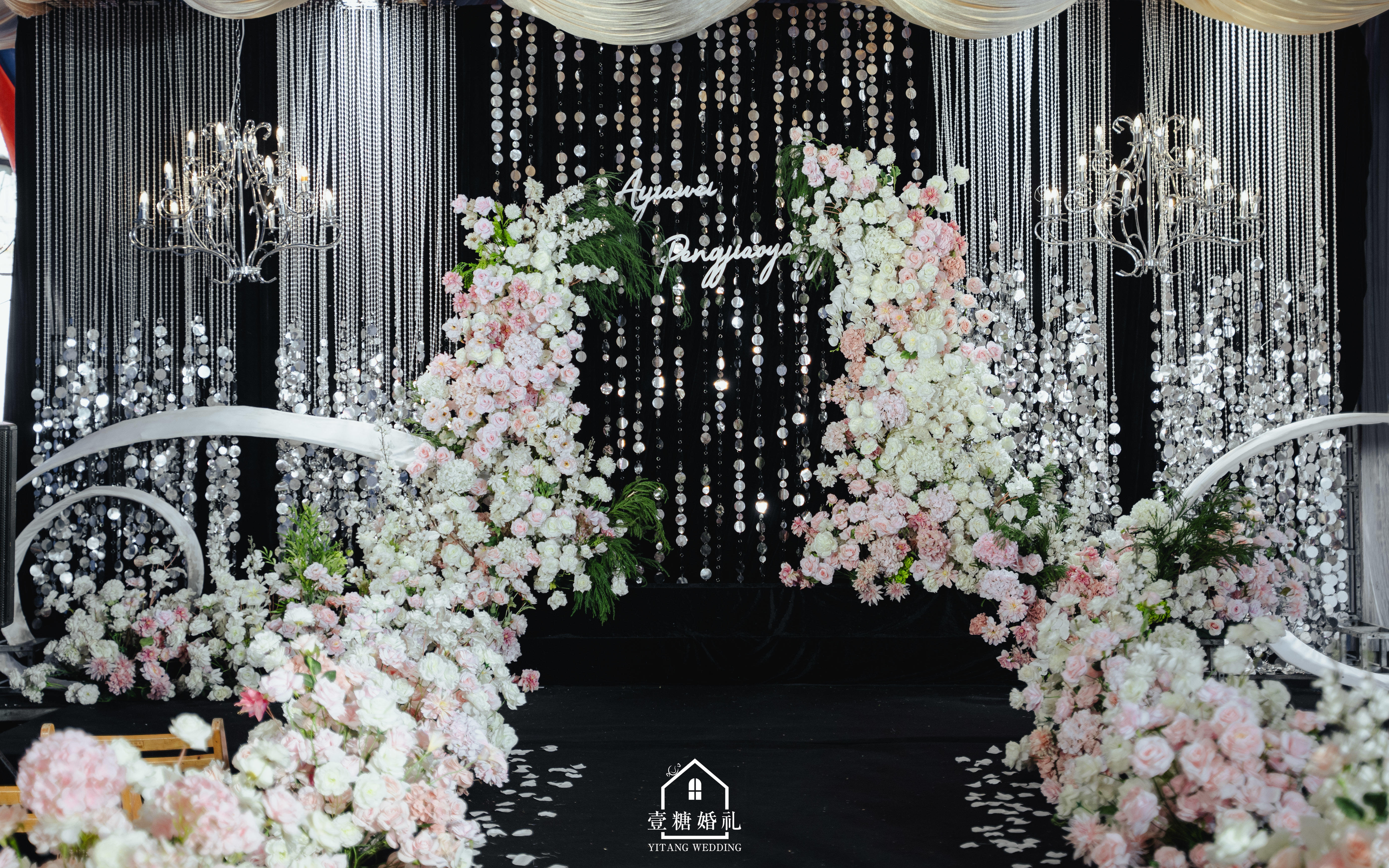 大棚白粉色韩式水晶婚礼