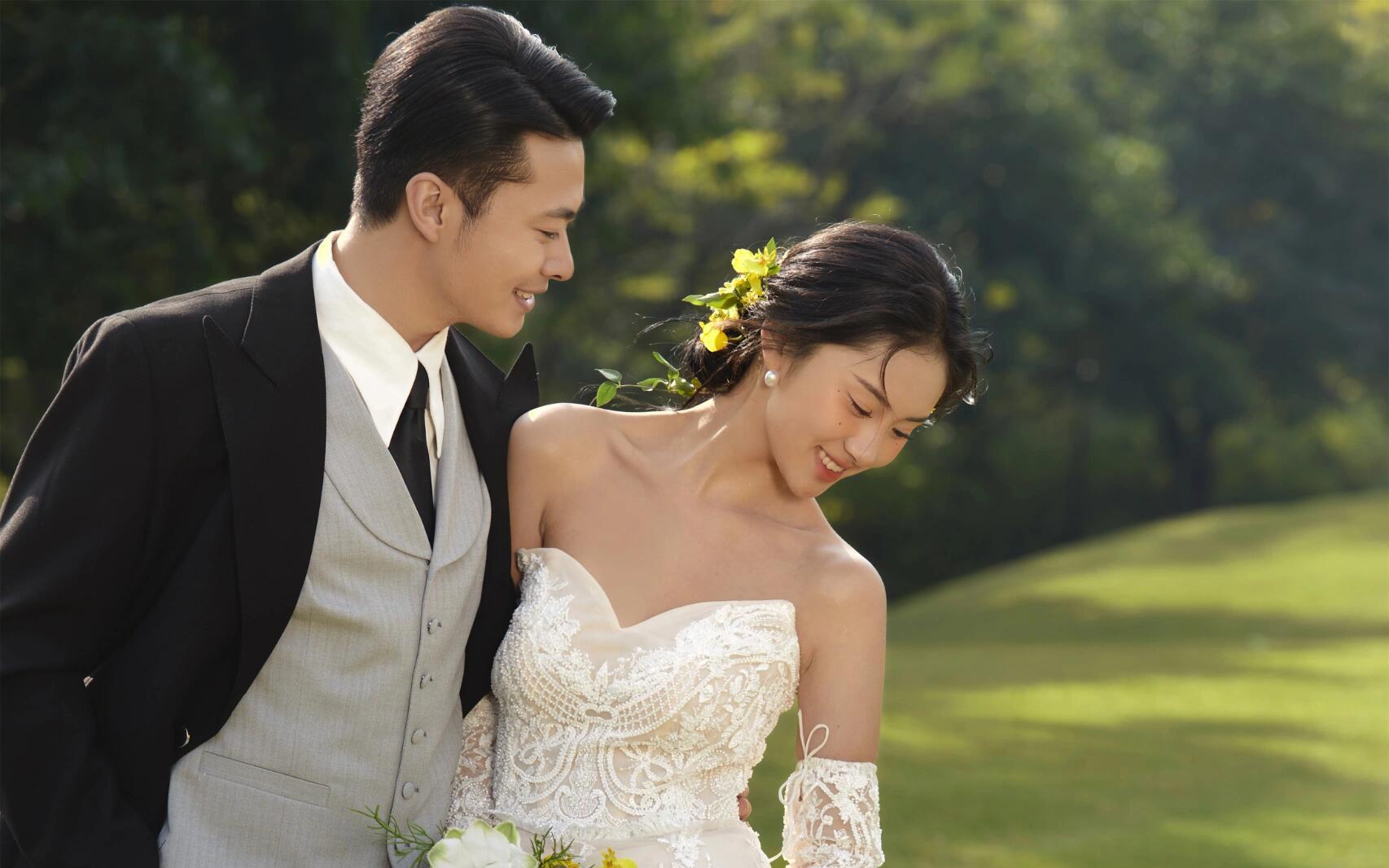 【好爱我的草坪婚纱照】