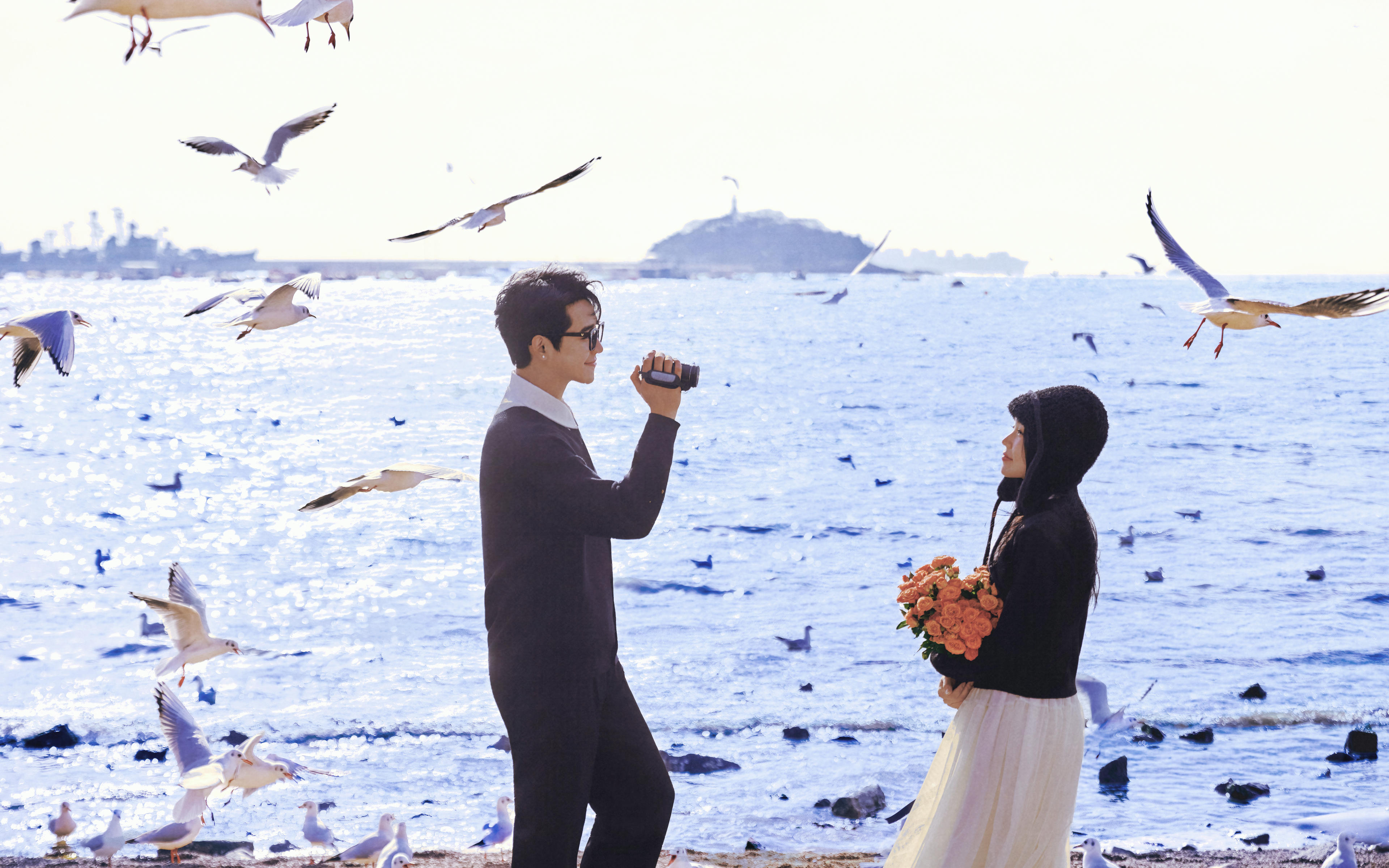 把海邊的宿命感，拍成會呼吸的愛情電影