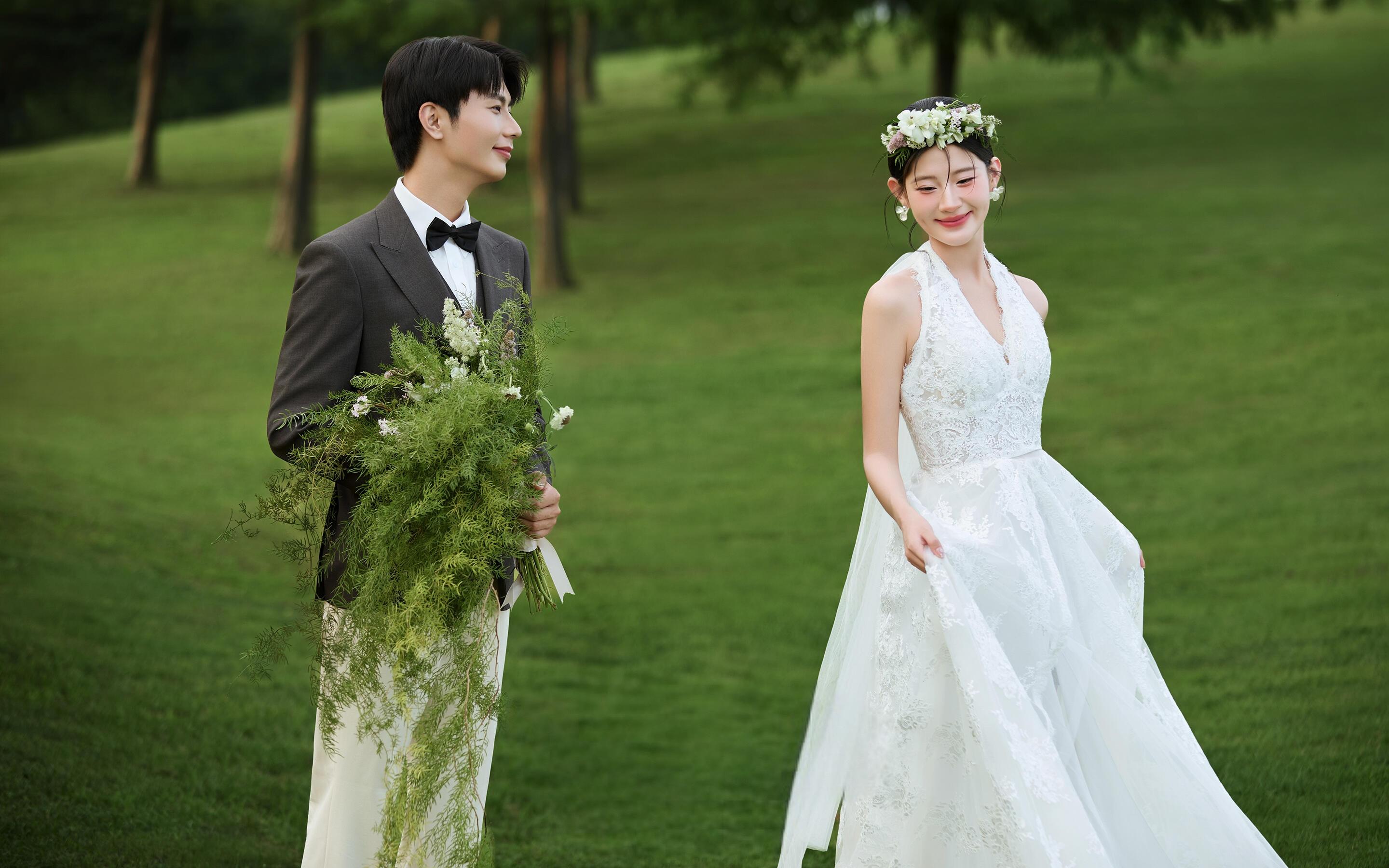 仙氣又治愈的森系草坪婚紗照
