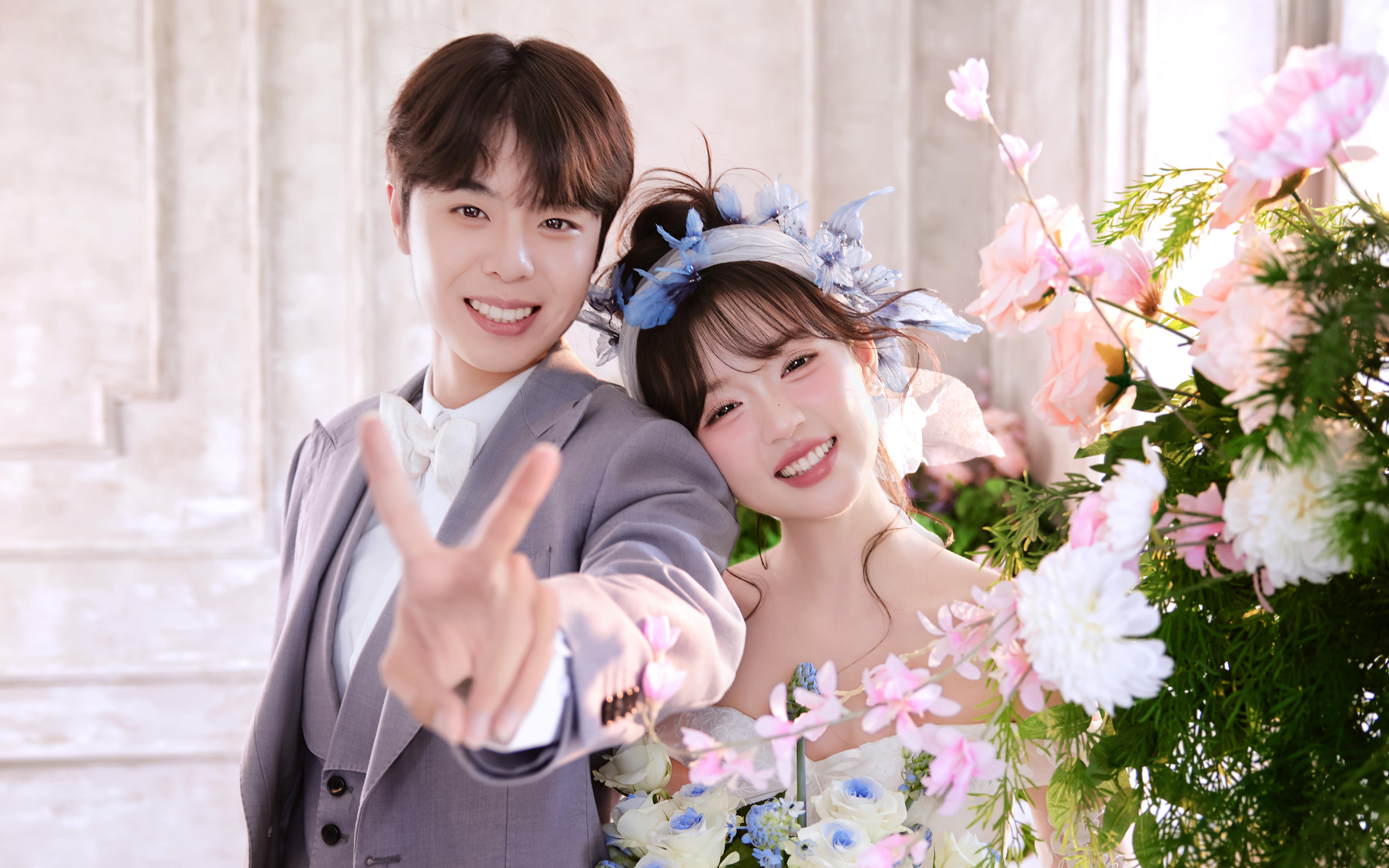 夏日拍婚紗照和花房也太搭了，又美又甜??