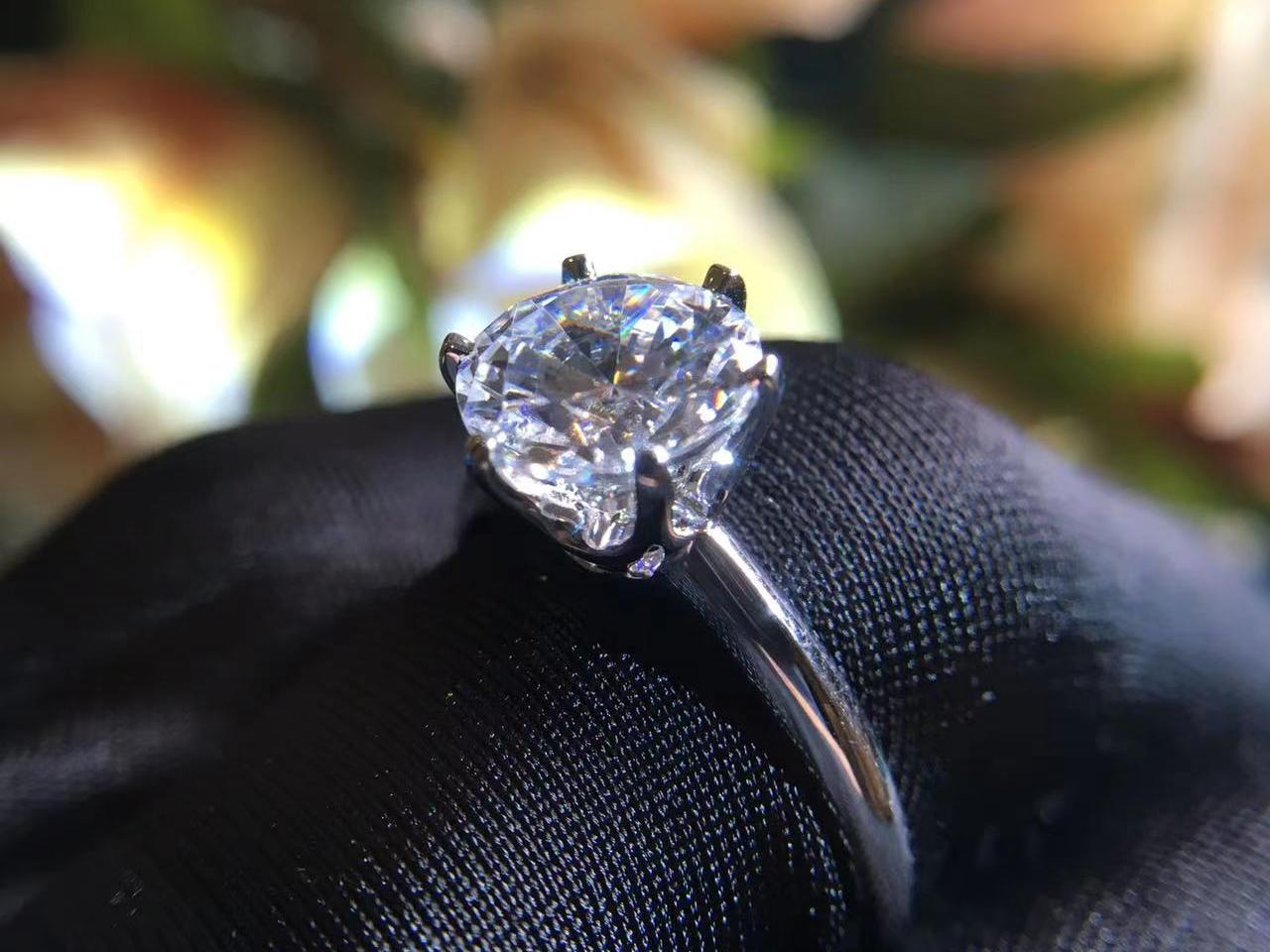 非梵钰禧｜18K白经典款六爪1克拉高托结婚钻戒