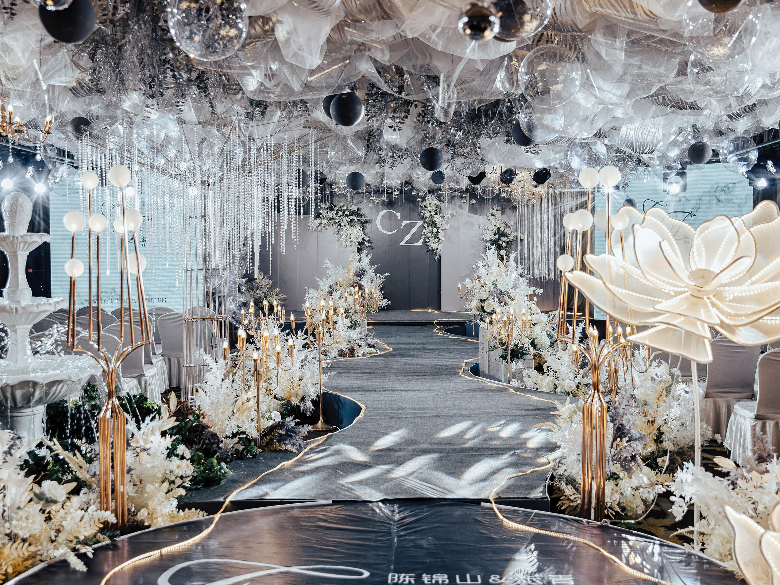 极简的高级灰，丰富视觉感受的同时又具有现代设计感