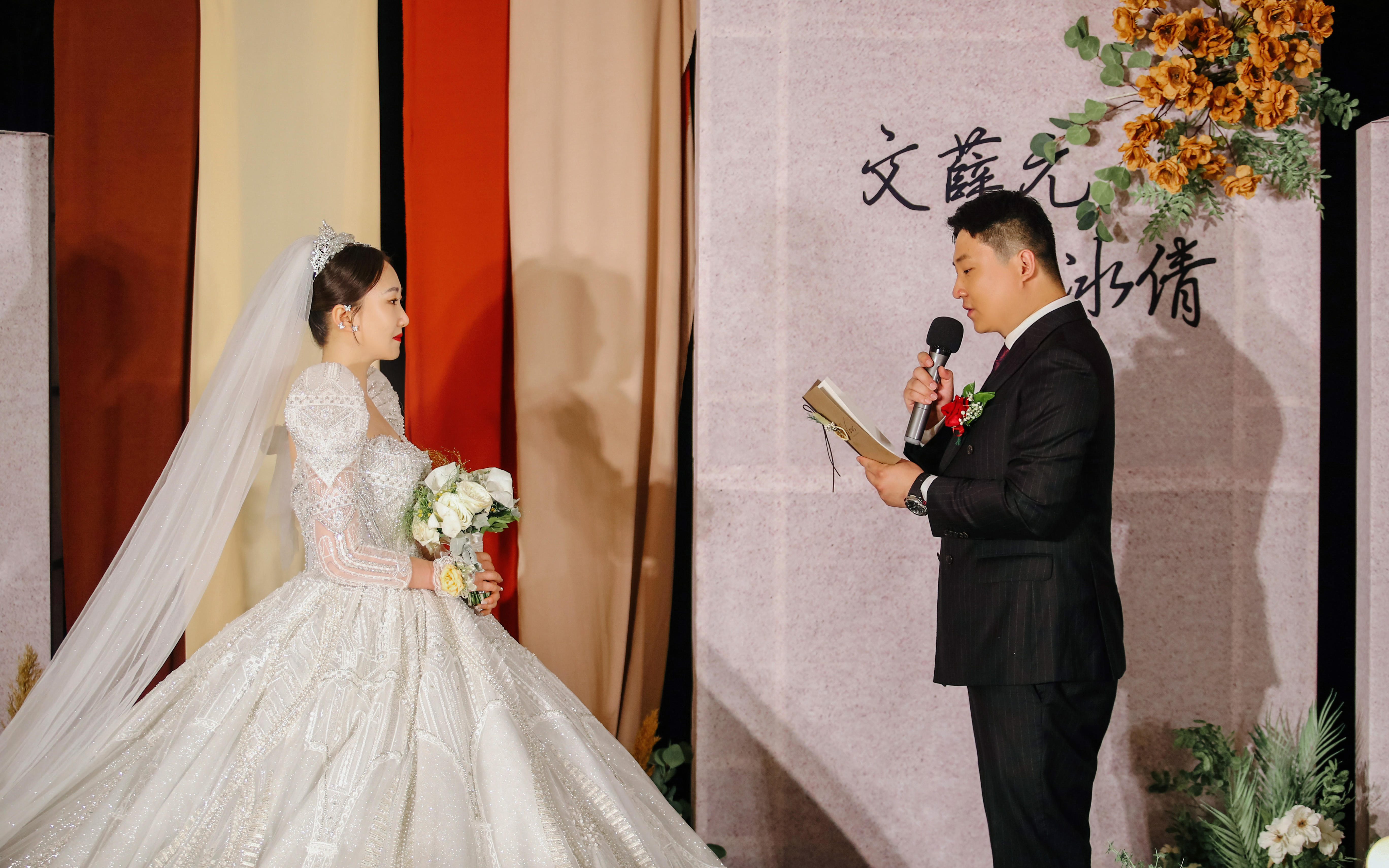 小预算简约泰式咖色婚礼现场