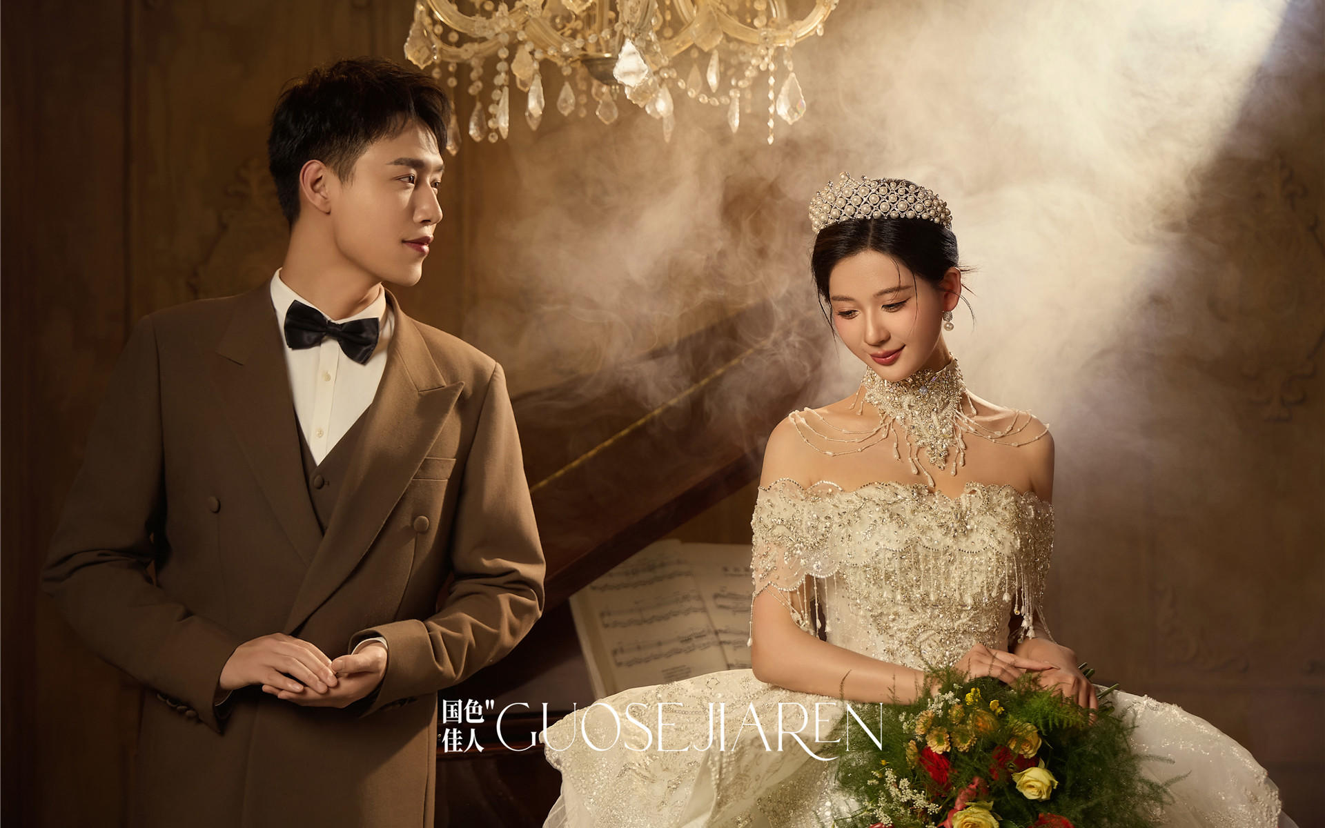 美得離譜?復(fù)古鋼琴內(nèi)景婚紗照