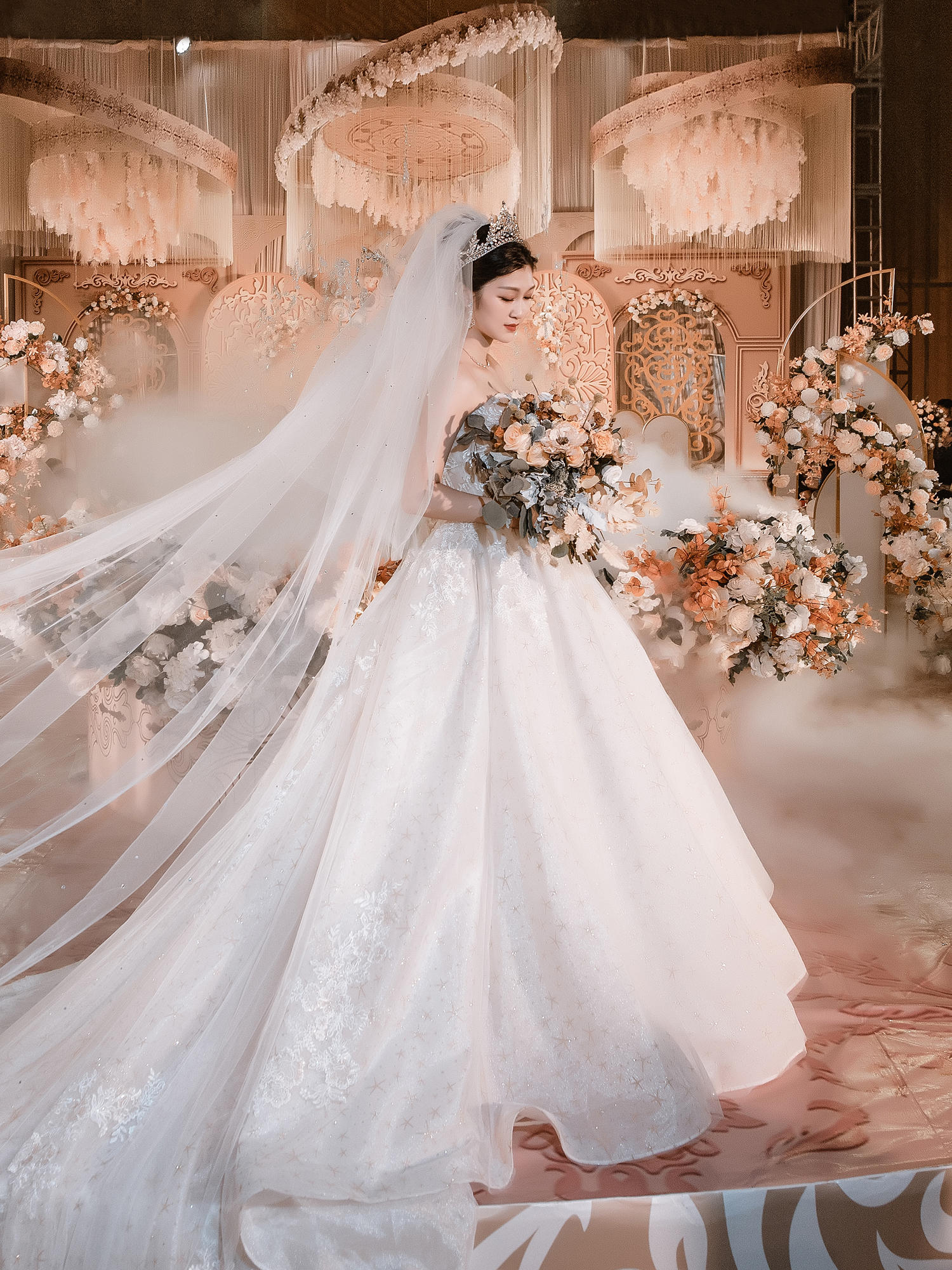 网红星星款抹胸＋出门纱＋敬酒服，超值租赁