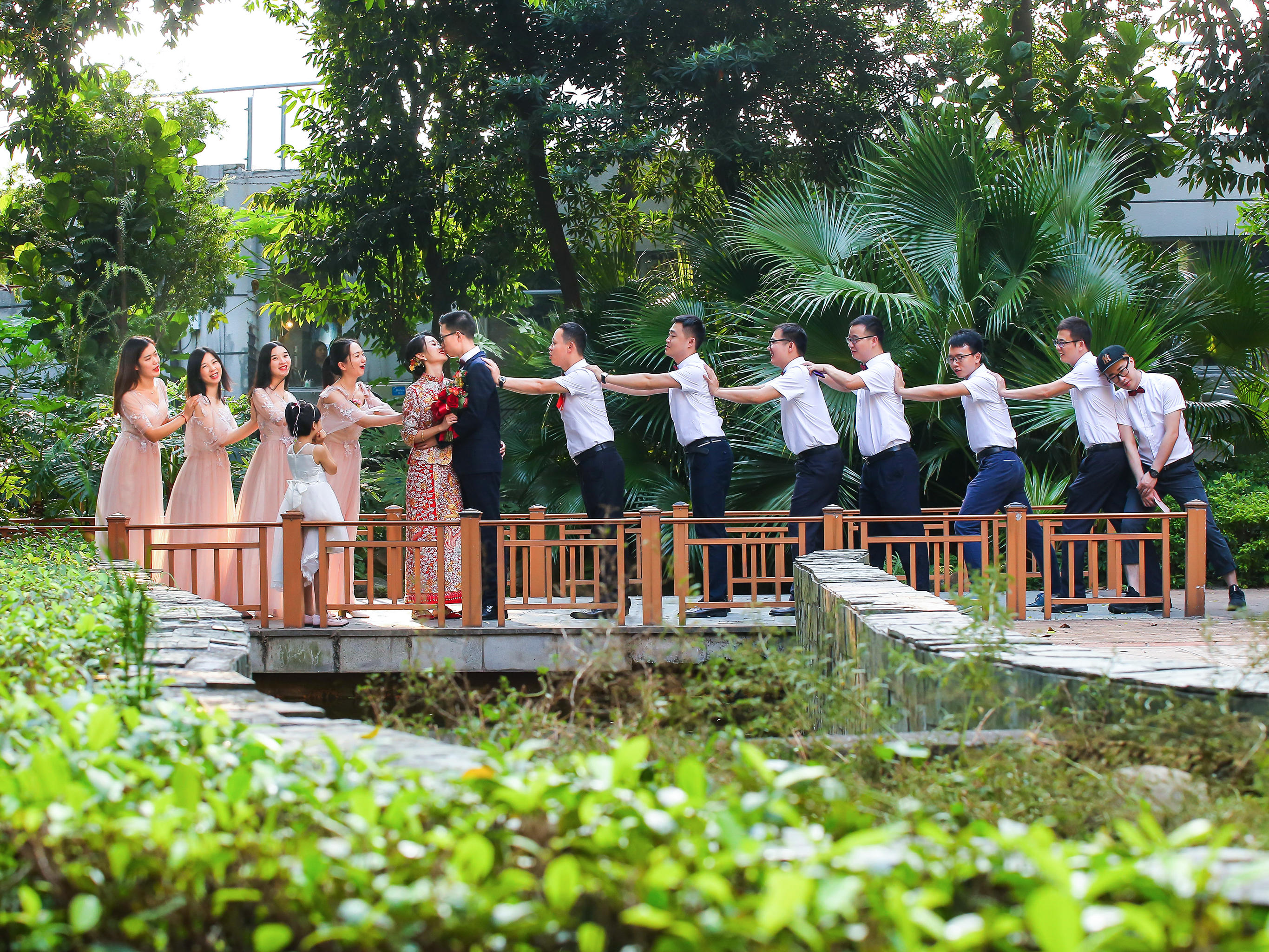 【热卖推荐】高端首席婚礼跟妆+1录全过程+1摄 