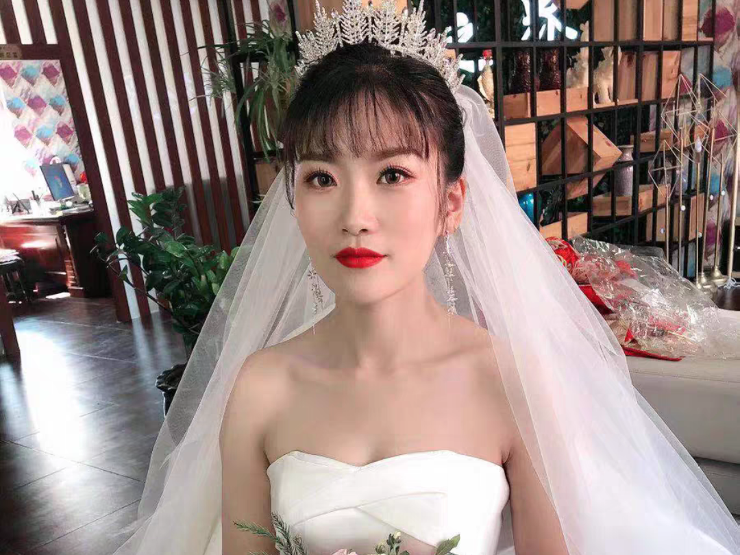 专业化妆老师午宴全程跟妆