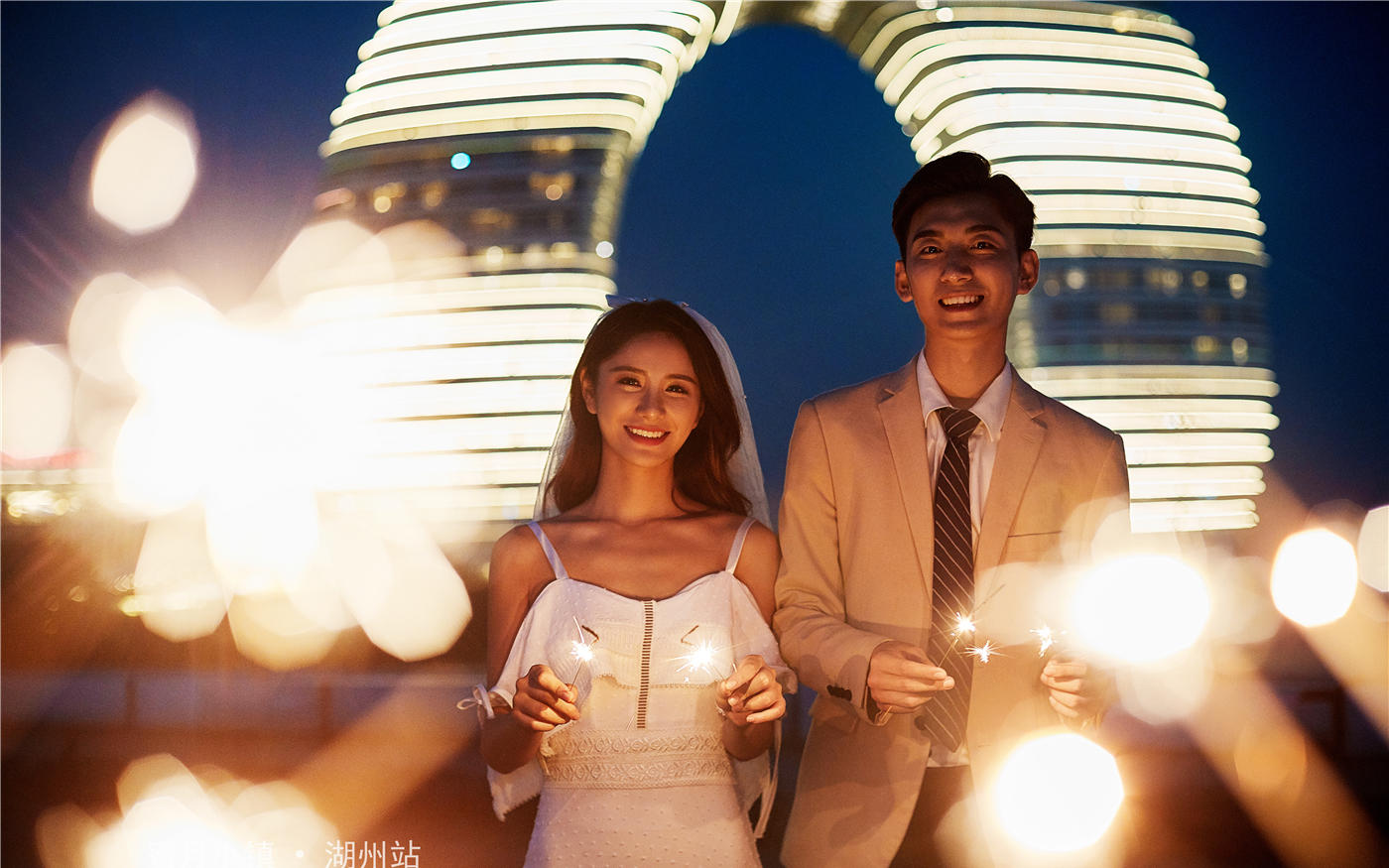 95后爆款    邊玩邊拍