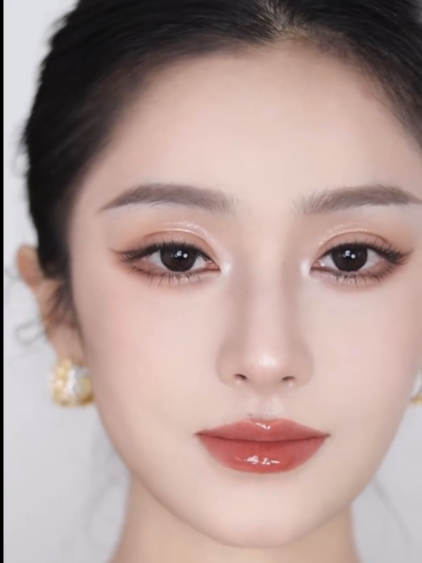 张靖仪静奢感晚宴妆，抬气质一把手