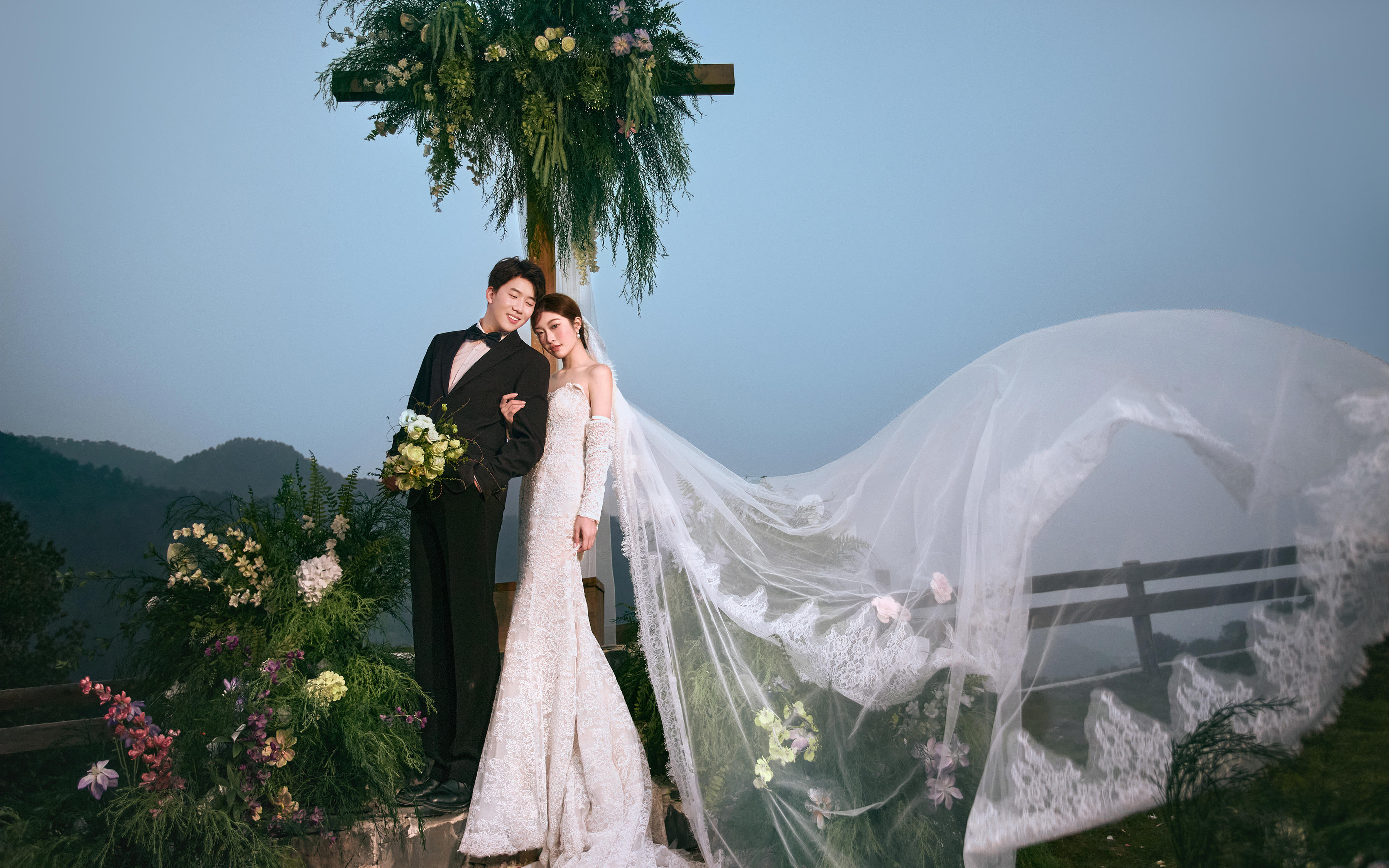 没哭啦~出片率满分的小众十字架婚纱照