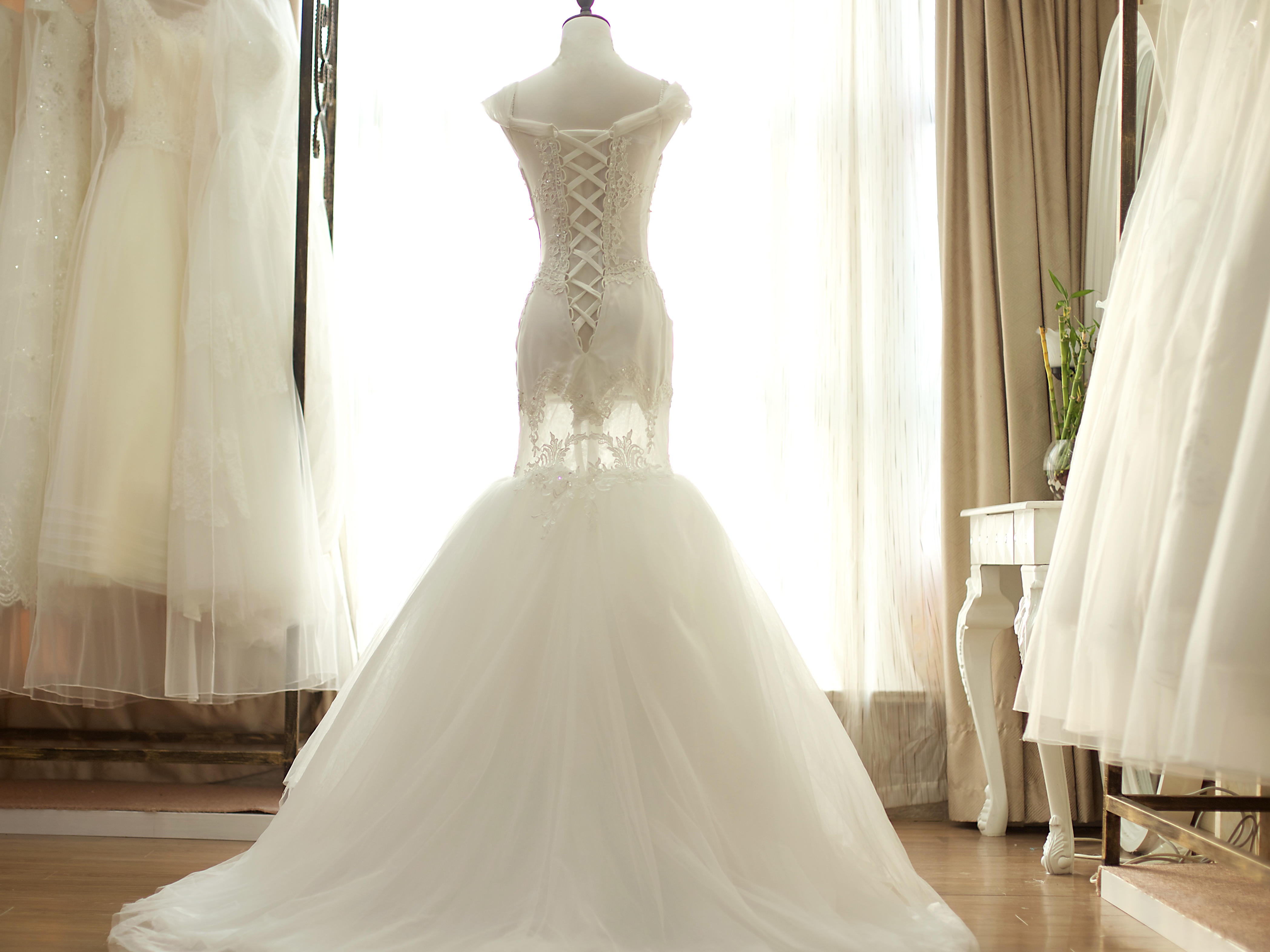 婚纱和西服_西服和婚纱的情侣图片
