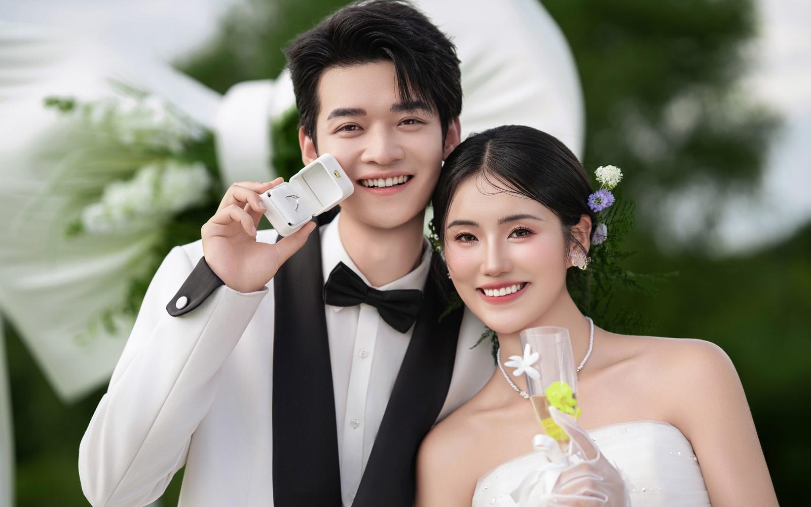 真的太爱了❗️仪式感草坪森系婚纱照💓