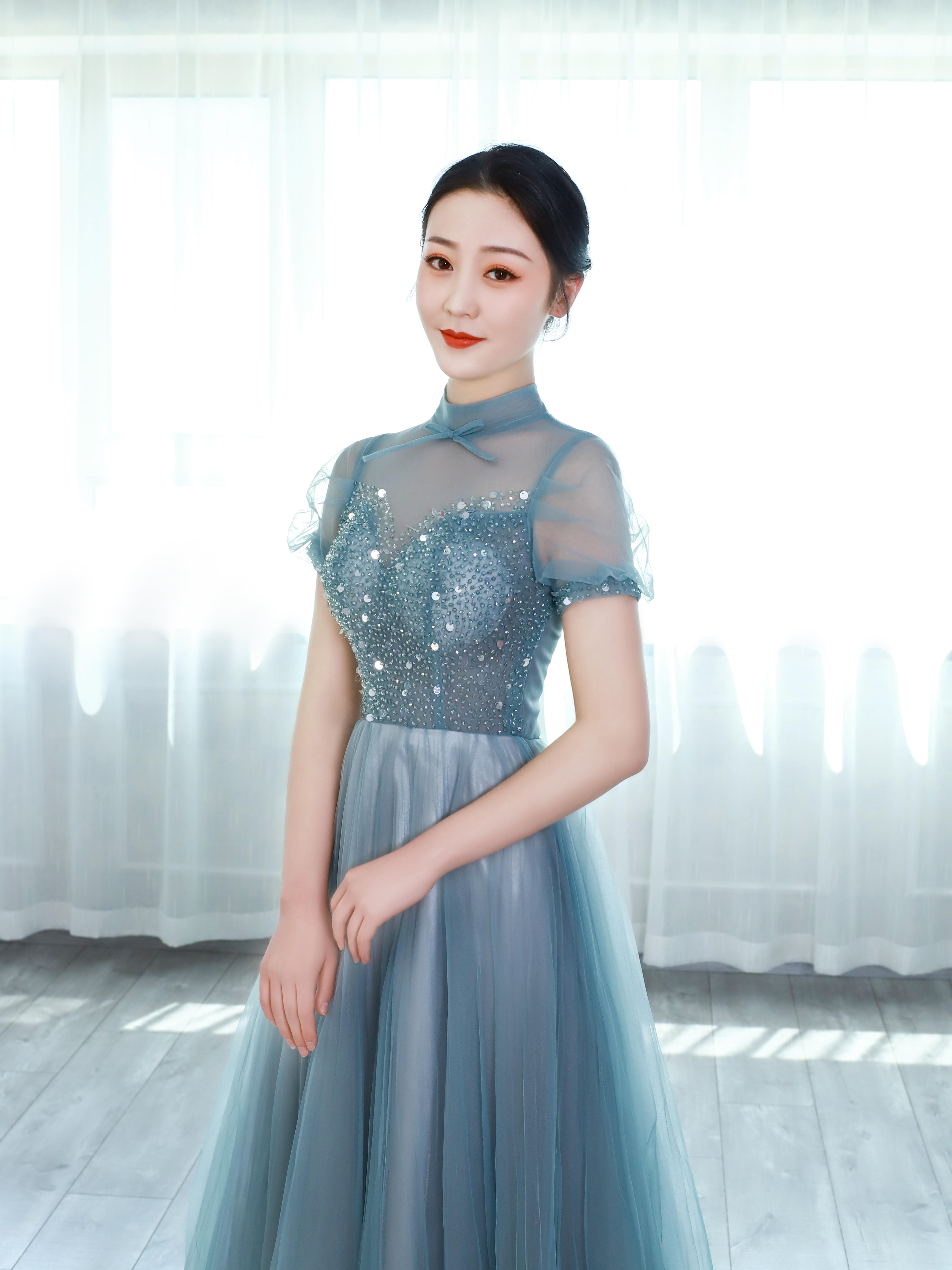 【Wendy•年会超值租赁】礼服加妆面造型