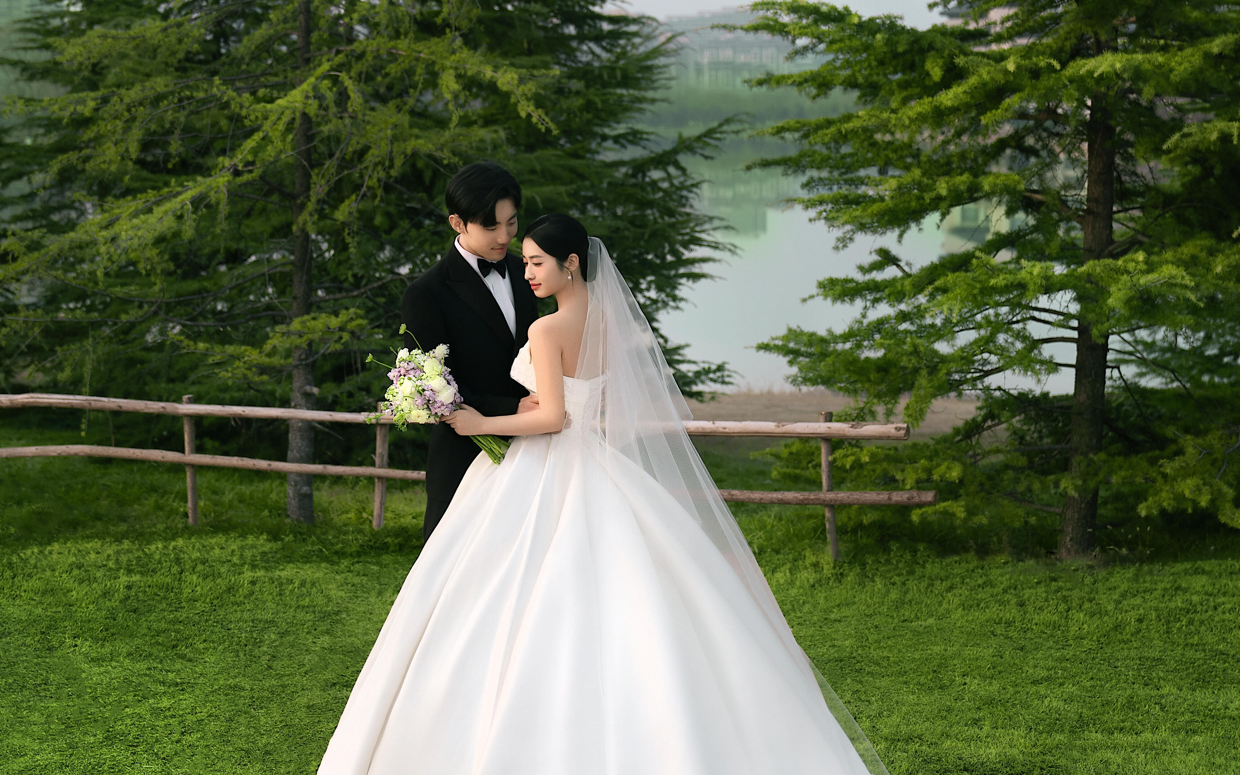仿佛一眼就會淪陷溫柔又治愈的森系婚紗照