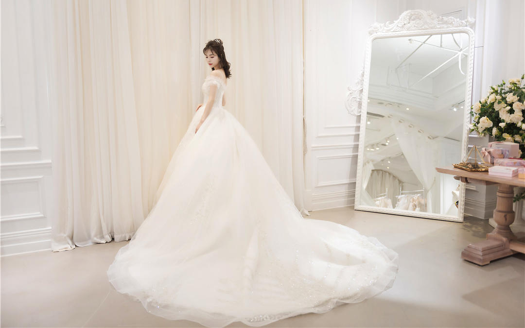 MIA新款 纯洁优雅女神系婚纱礼服