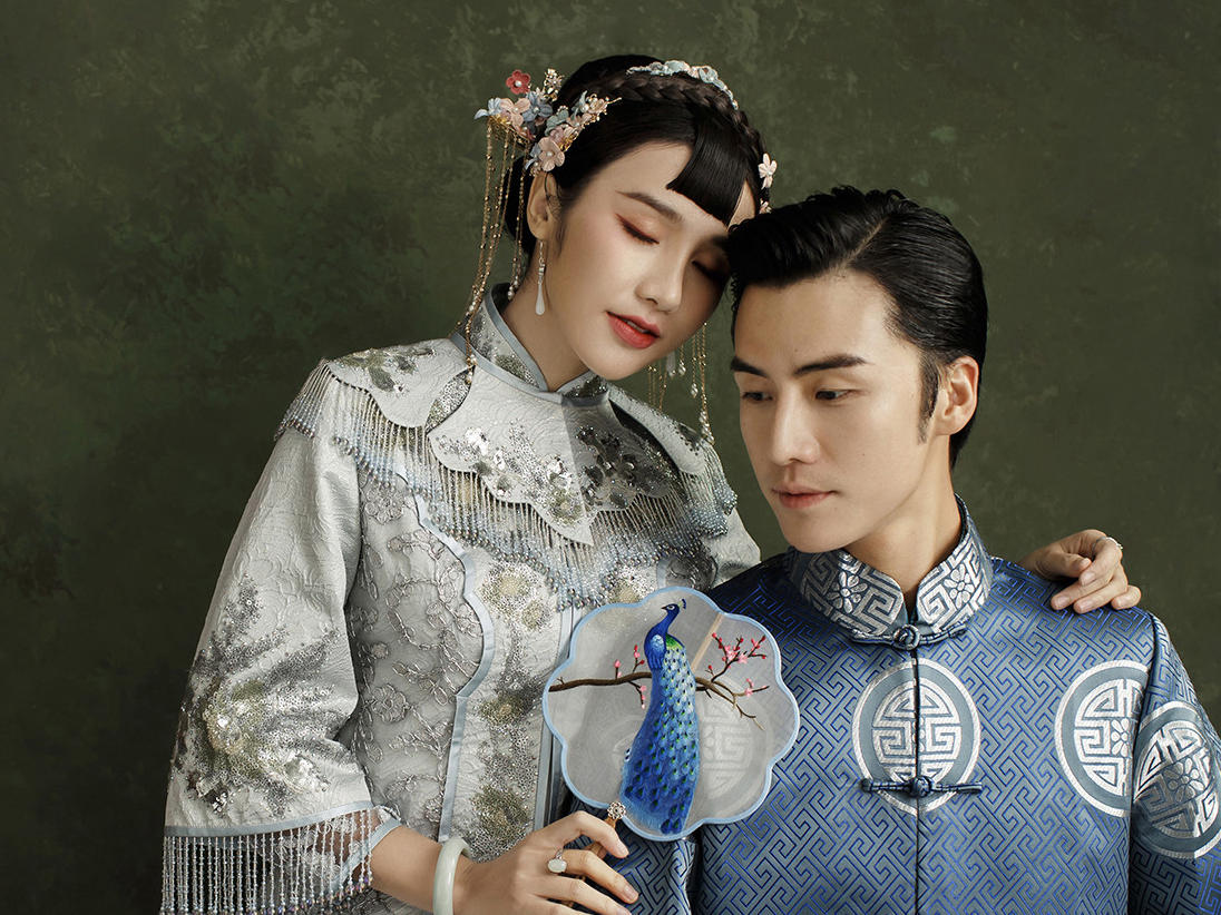 传统碰撞时尚，新中式嫁衣风华正茂