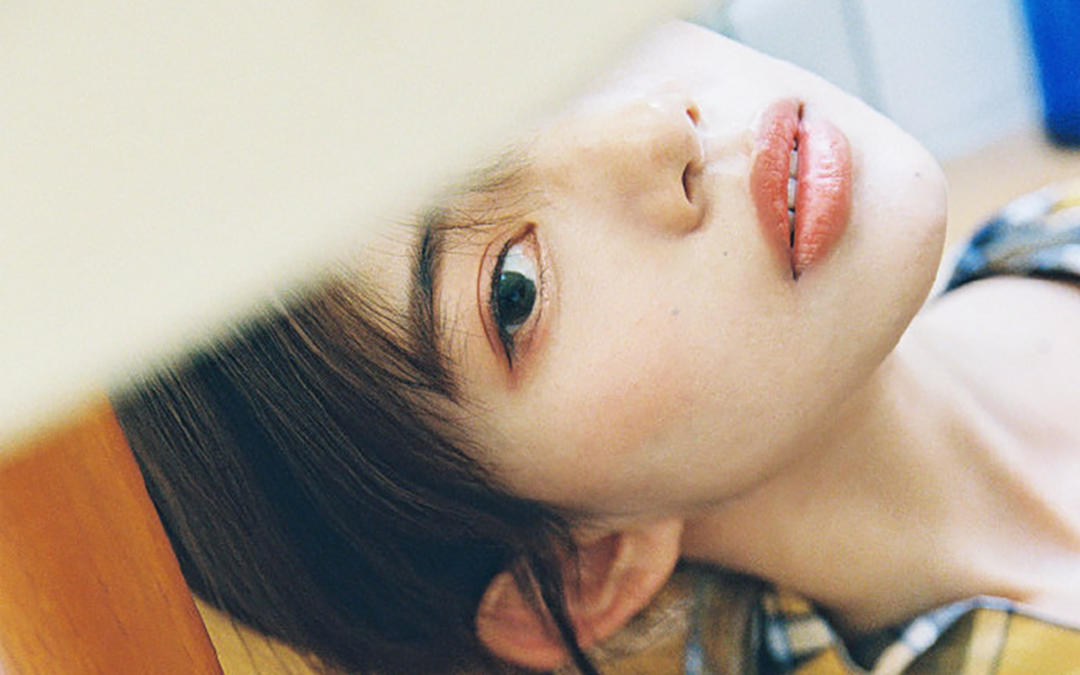 ( 胶片文艺 ) 清新淡雅室内少女写真拍摄