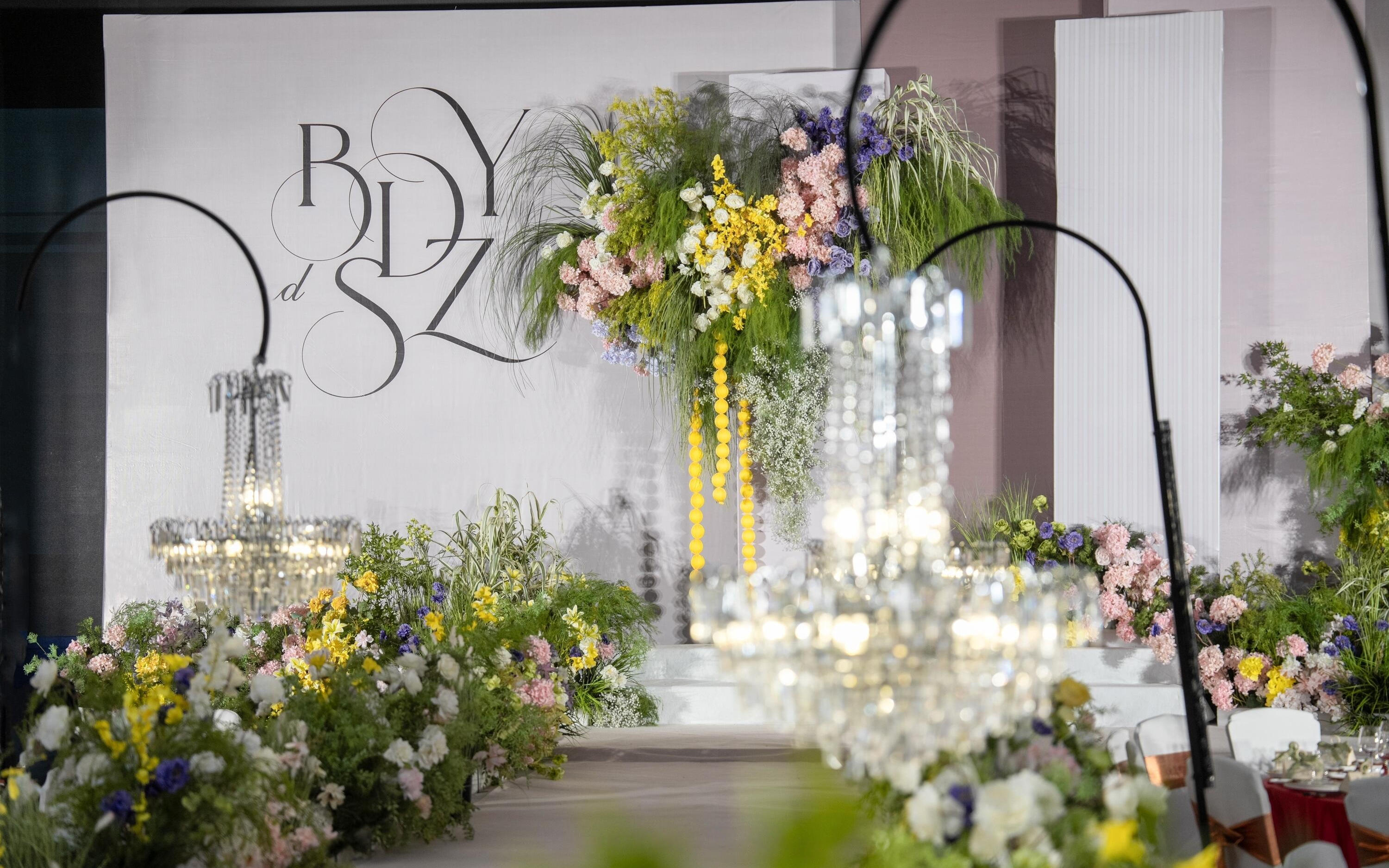 香檳色調(diào)，親民價位呈現(xiàn)