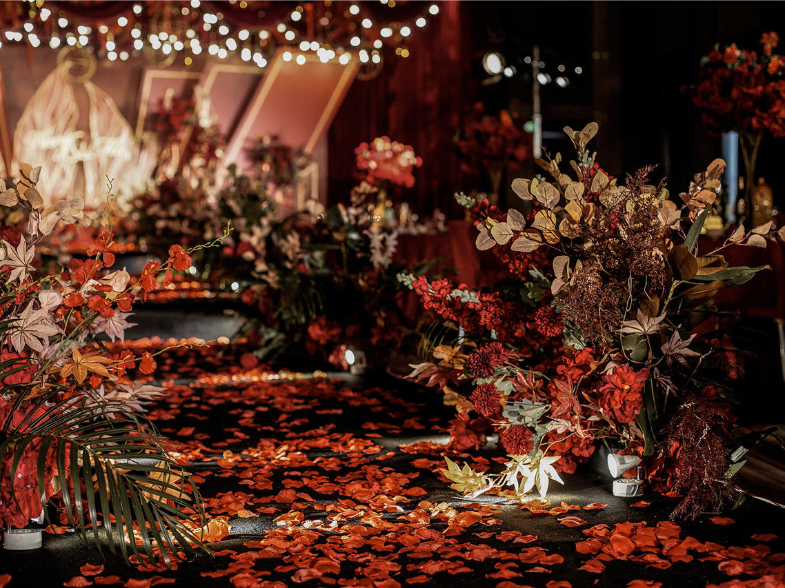 专家级策划师，魅力红黑搭配唯美大气婚礼！