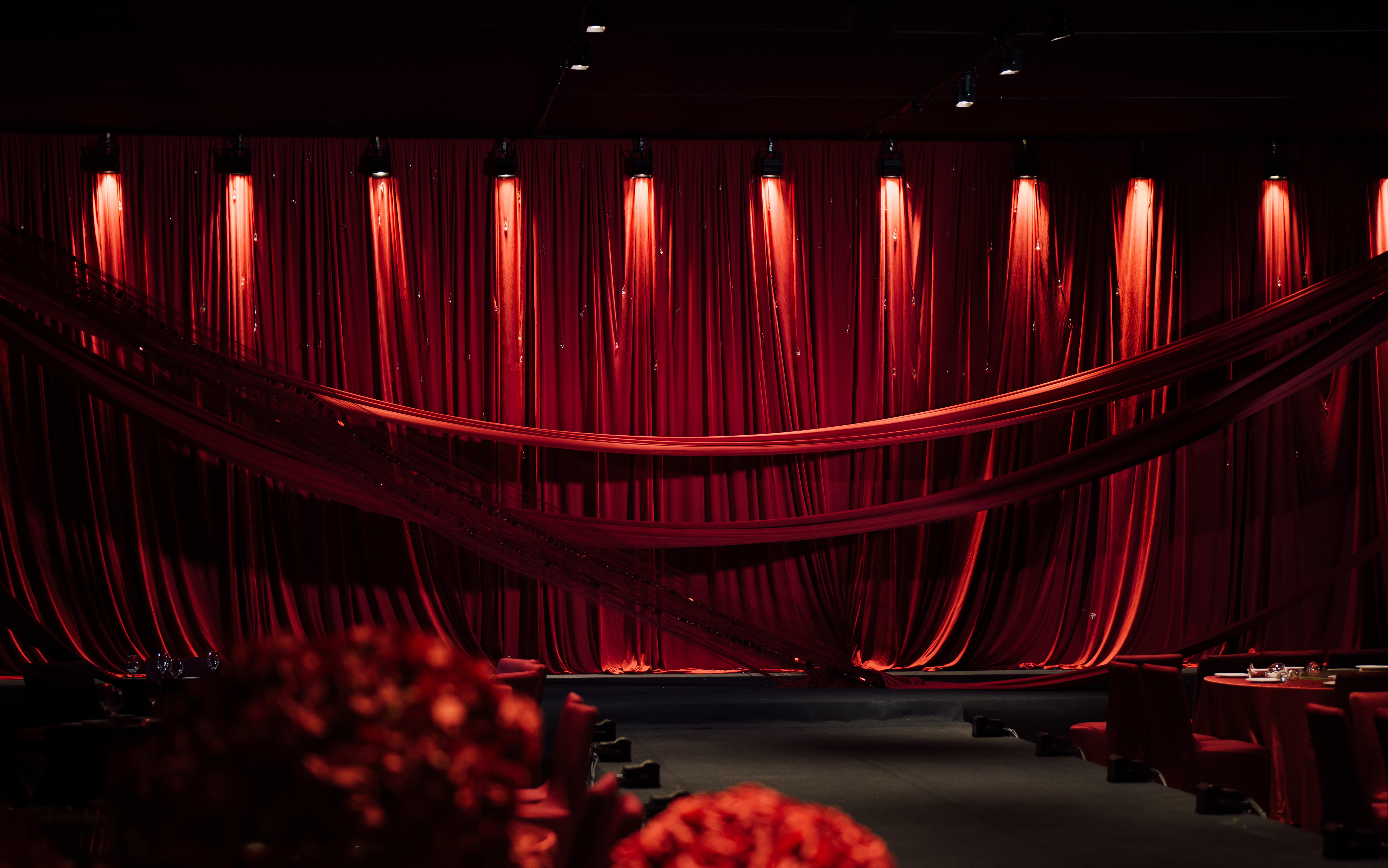 紅黑色系秀場風(fēng)婚禮