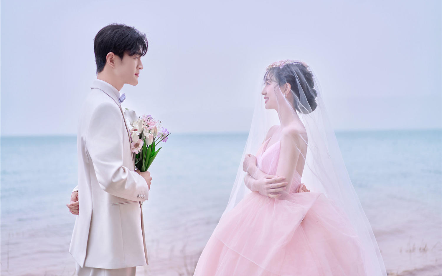 【西北龙研发】水边粉纱氛围感婚纱照