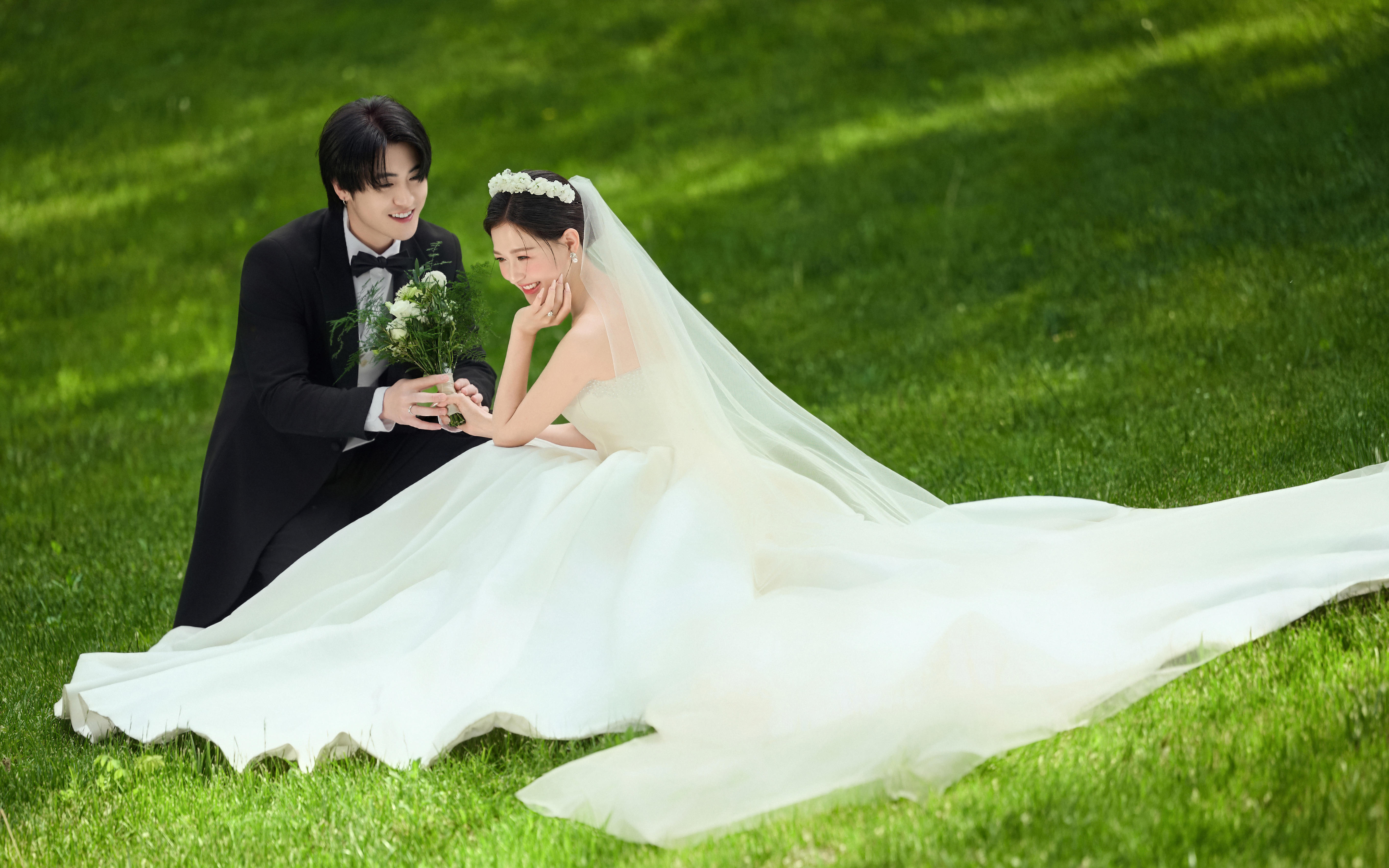 好像森林里的小仙女✨夏日和森系婚纱照好配