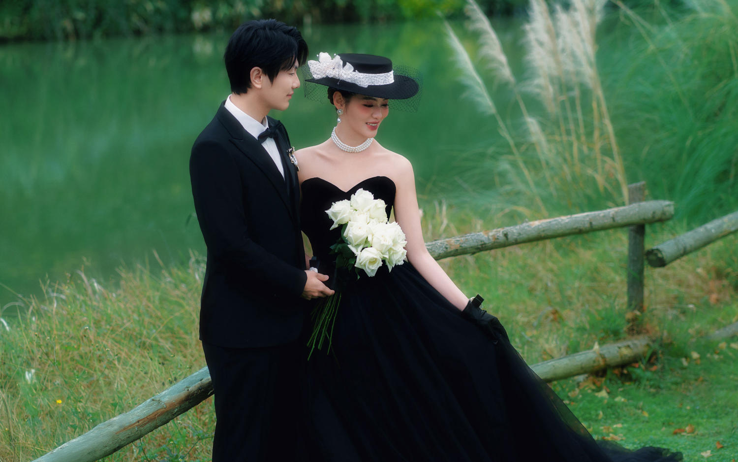 「客片鉴赏」🌸法式赫本草坪婚纱照，爱惨啦！