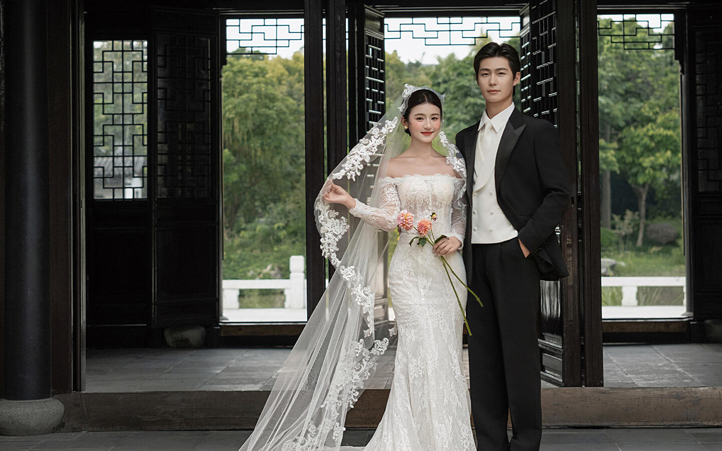 新中式园林婚纱照｜西式蕾丝遇见江南水墨