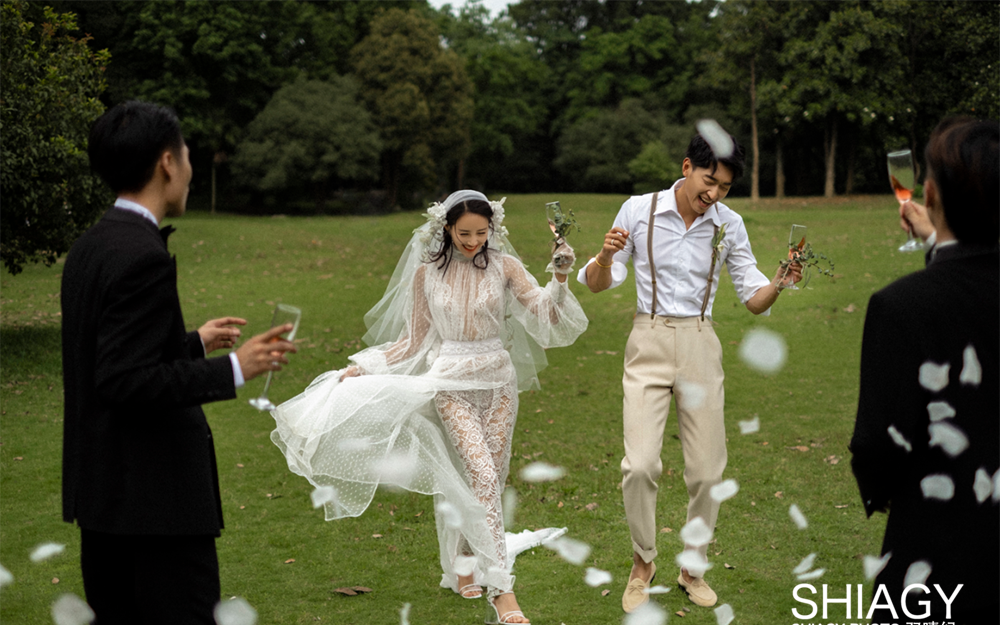 好評(píng)商家+底片全送+無隱形消費(fèi)+總監(jiān)拍攝一對(duì)一