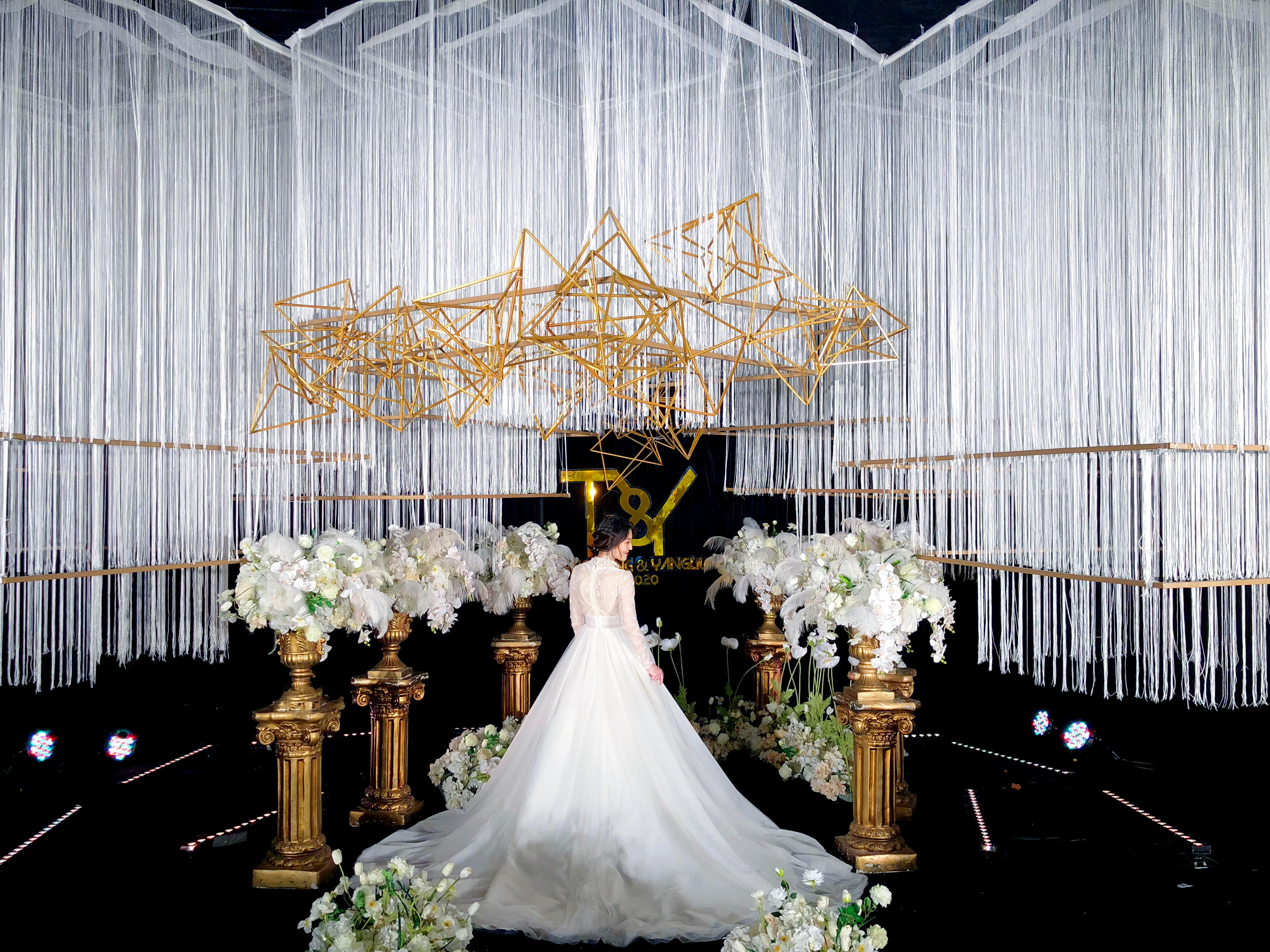 在黄州可以办的《黑金色主题婚礼》奢华大气