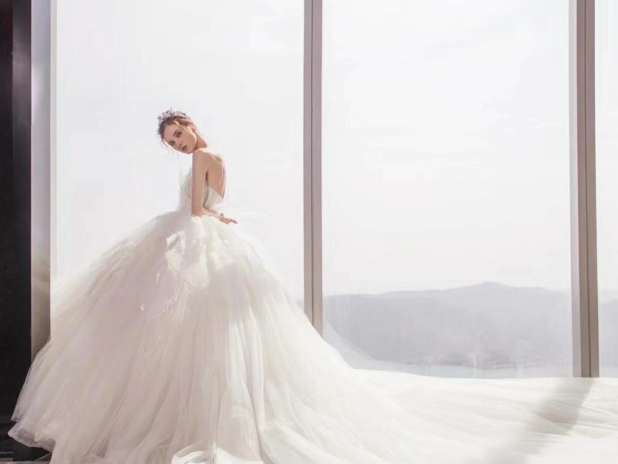 【木槿婚纱一站式套餐】完美主义四件套+首席档跟妆