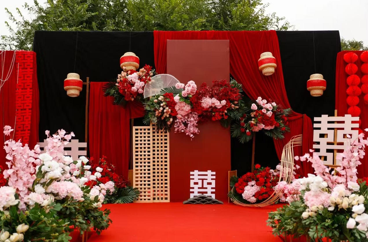 浪漫戶外紅色布幔