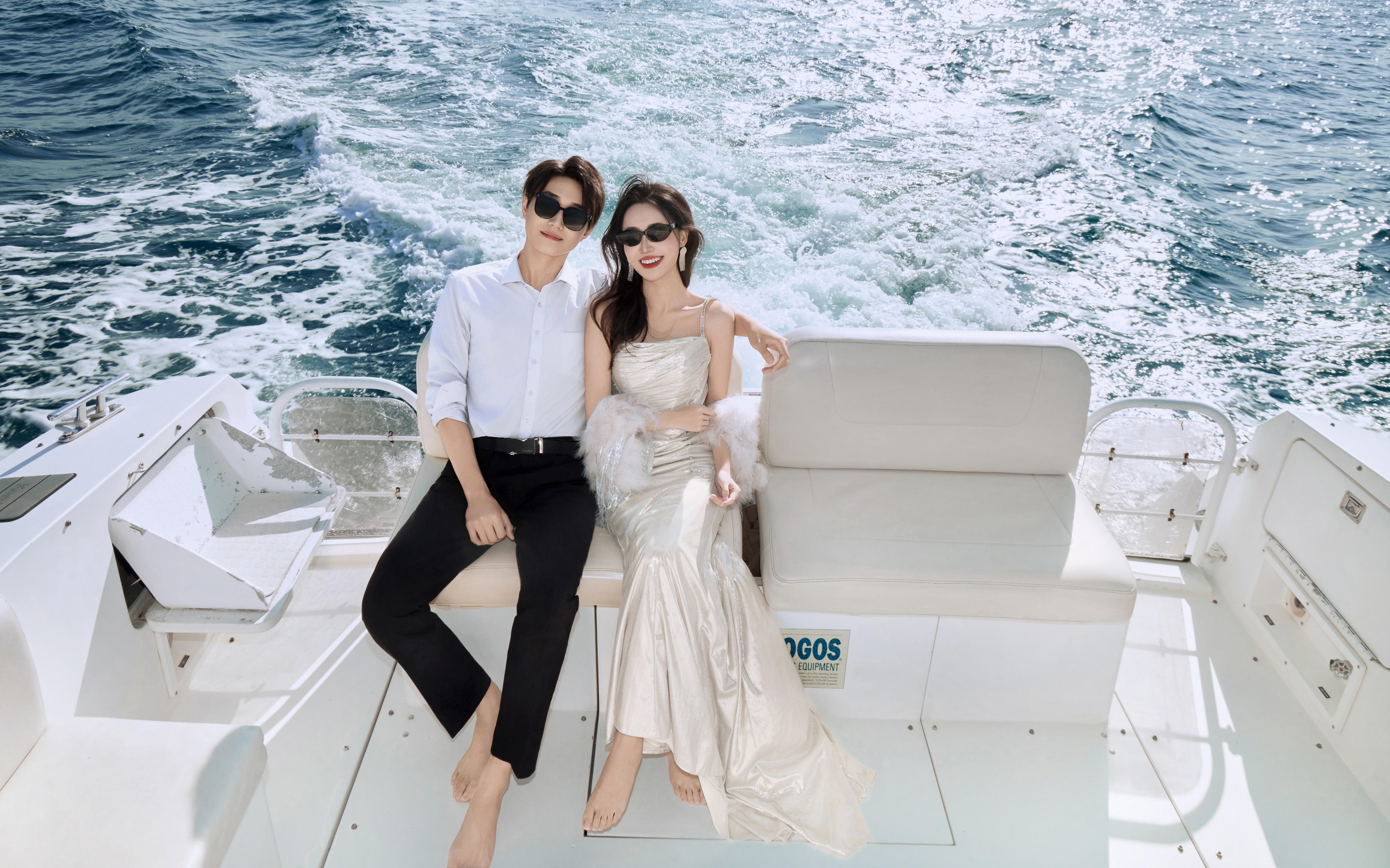 張?jiān)史驄D 游艇出海