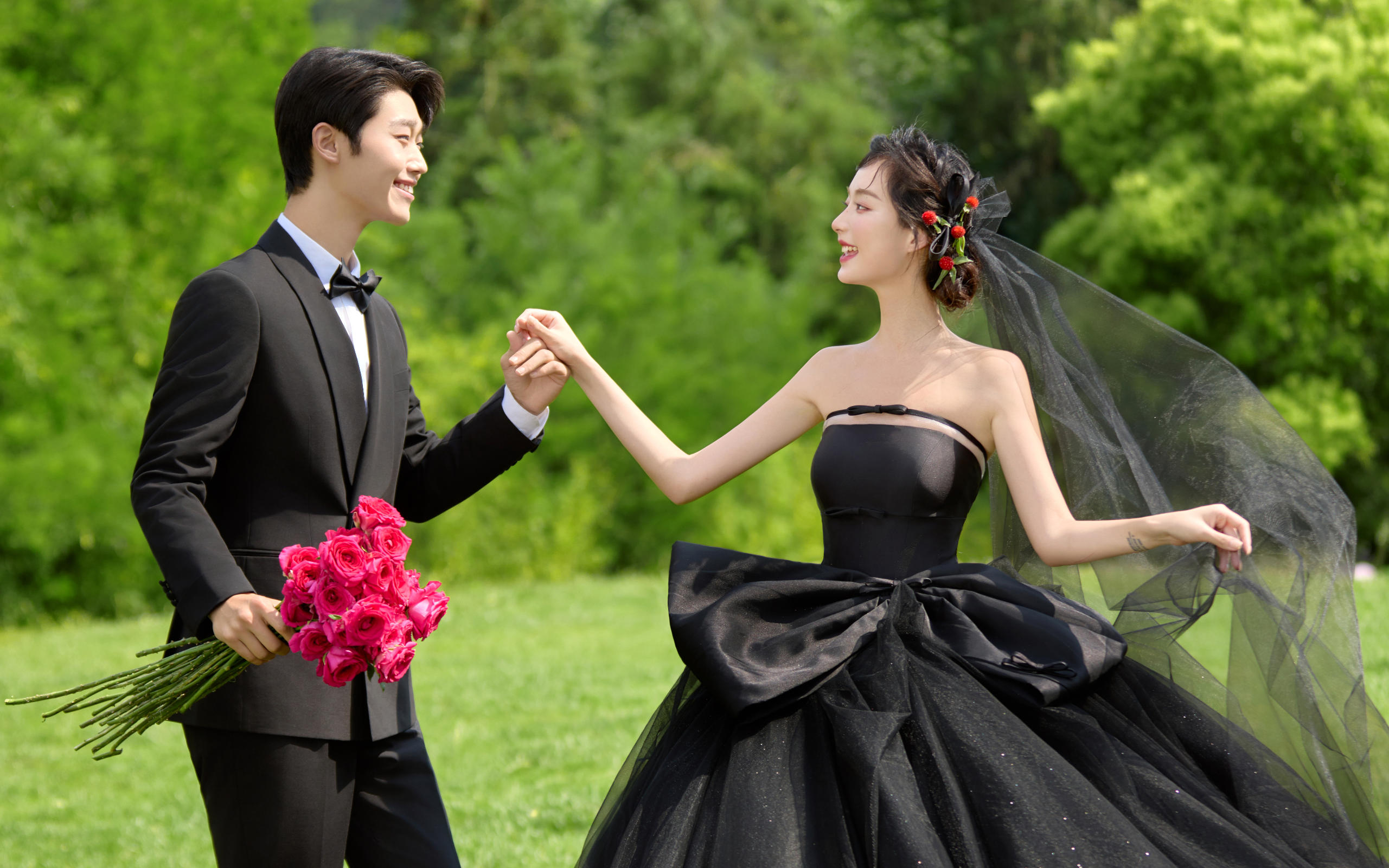 2025 必拍黑纱森系草坪婚纱照✨美到窒息！