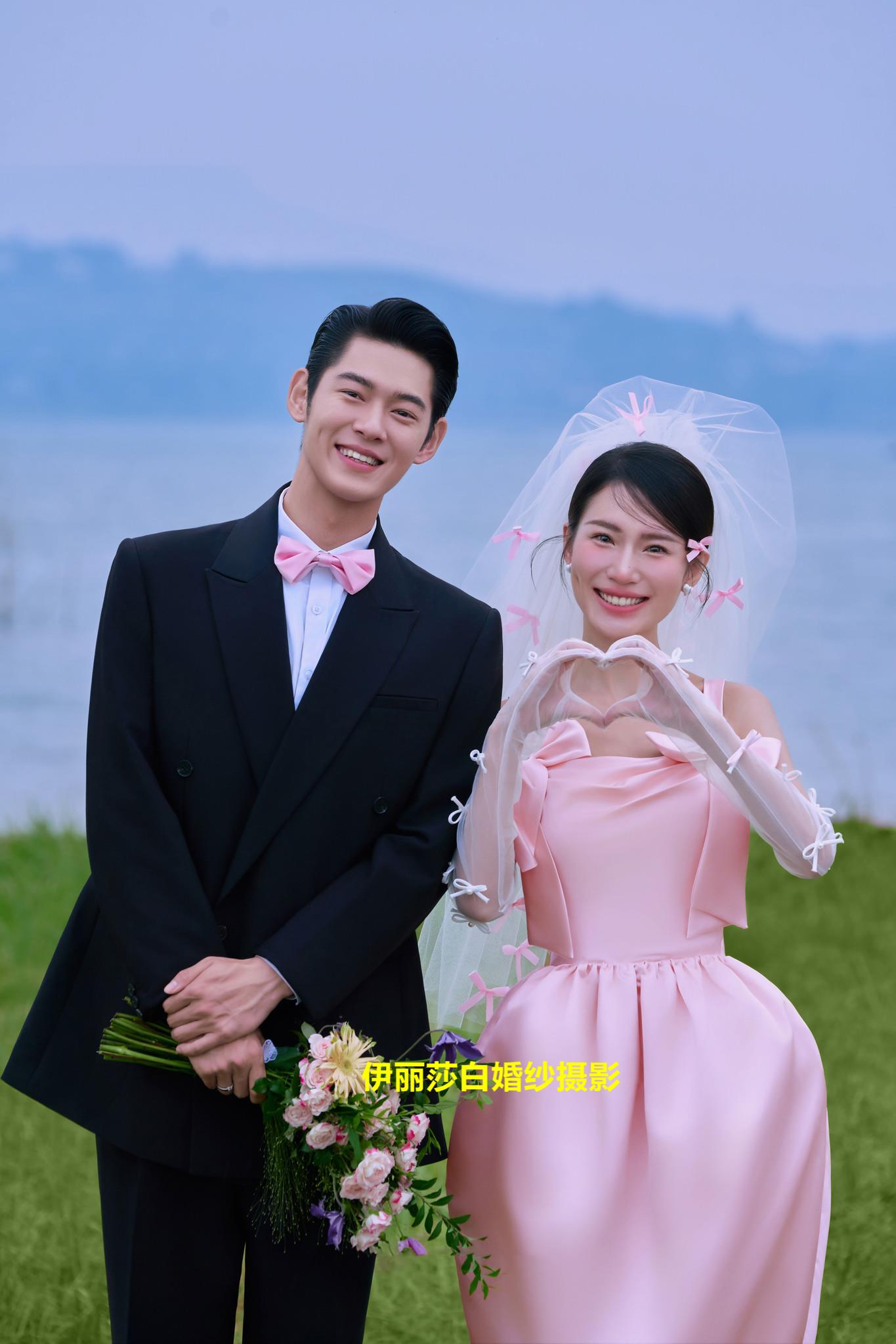 拍婚纱照3888套餐有跟妆+秀和+礼服 