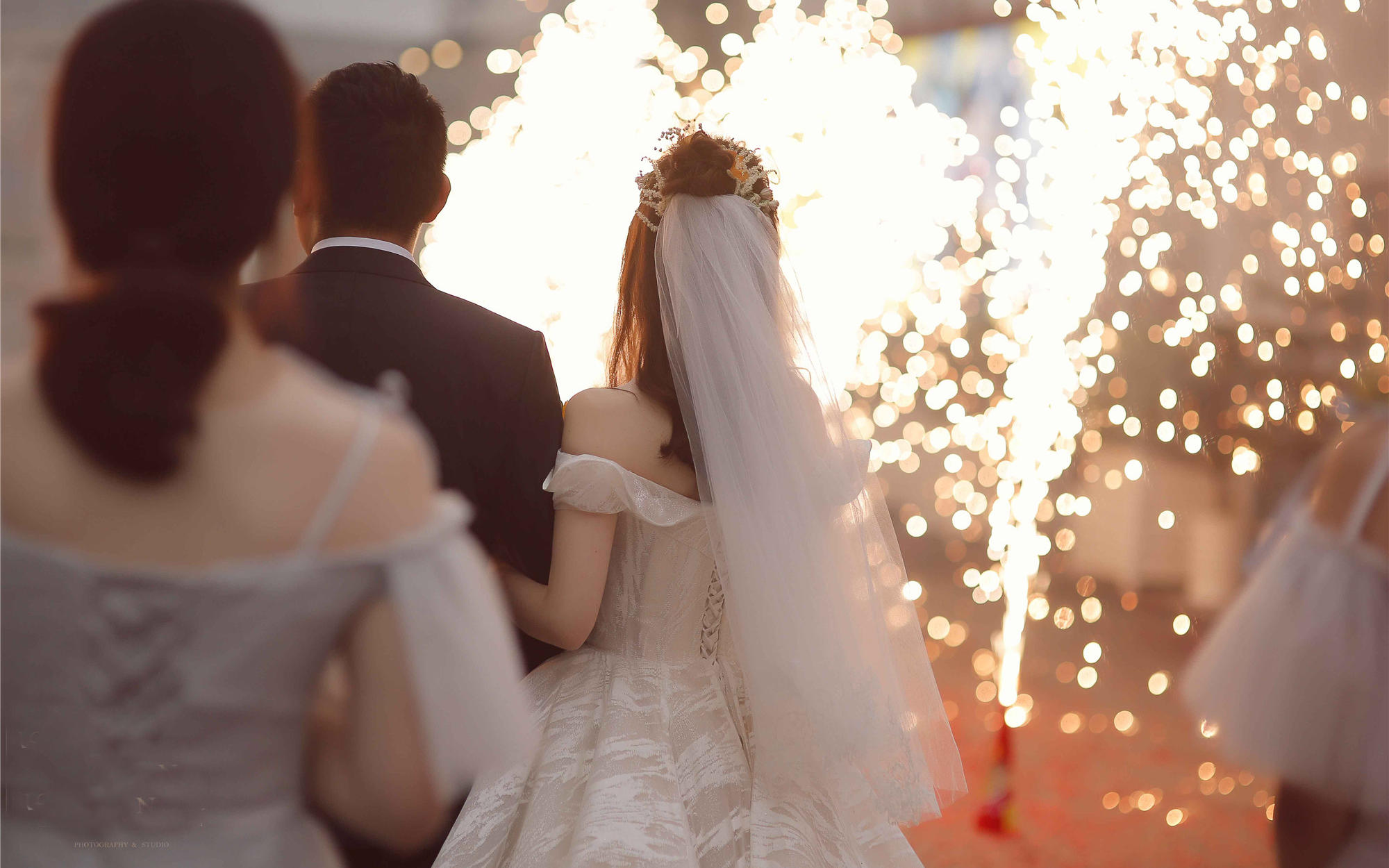 超值租赁 新款一字肩出门纱 遮肉款