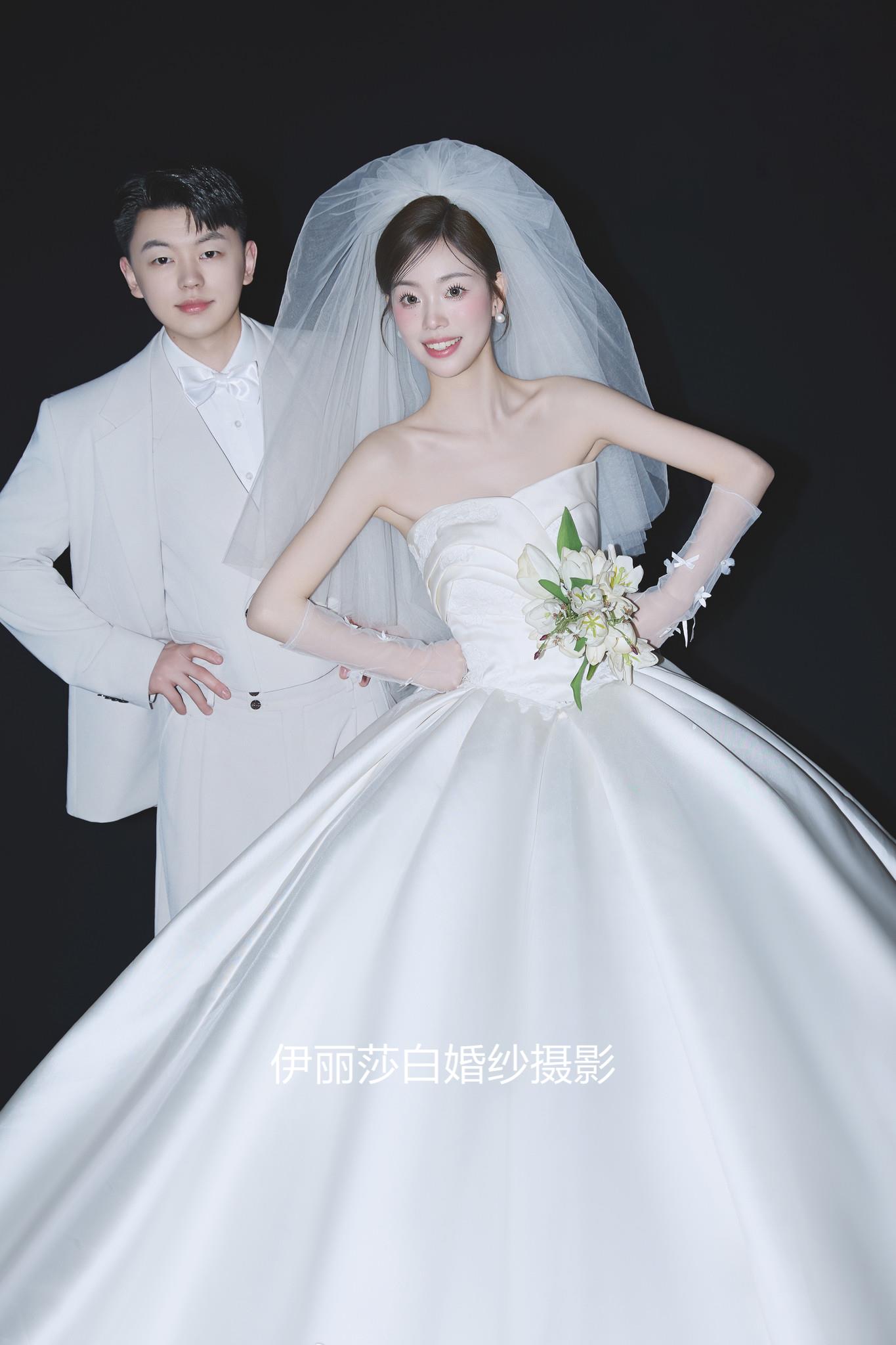 拍婚紗照3888套餐有跟妝+秀和+禮服 