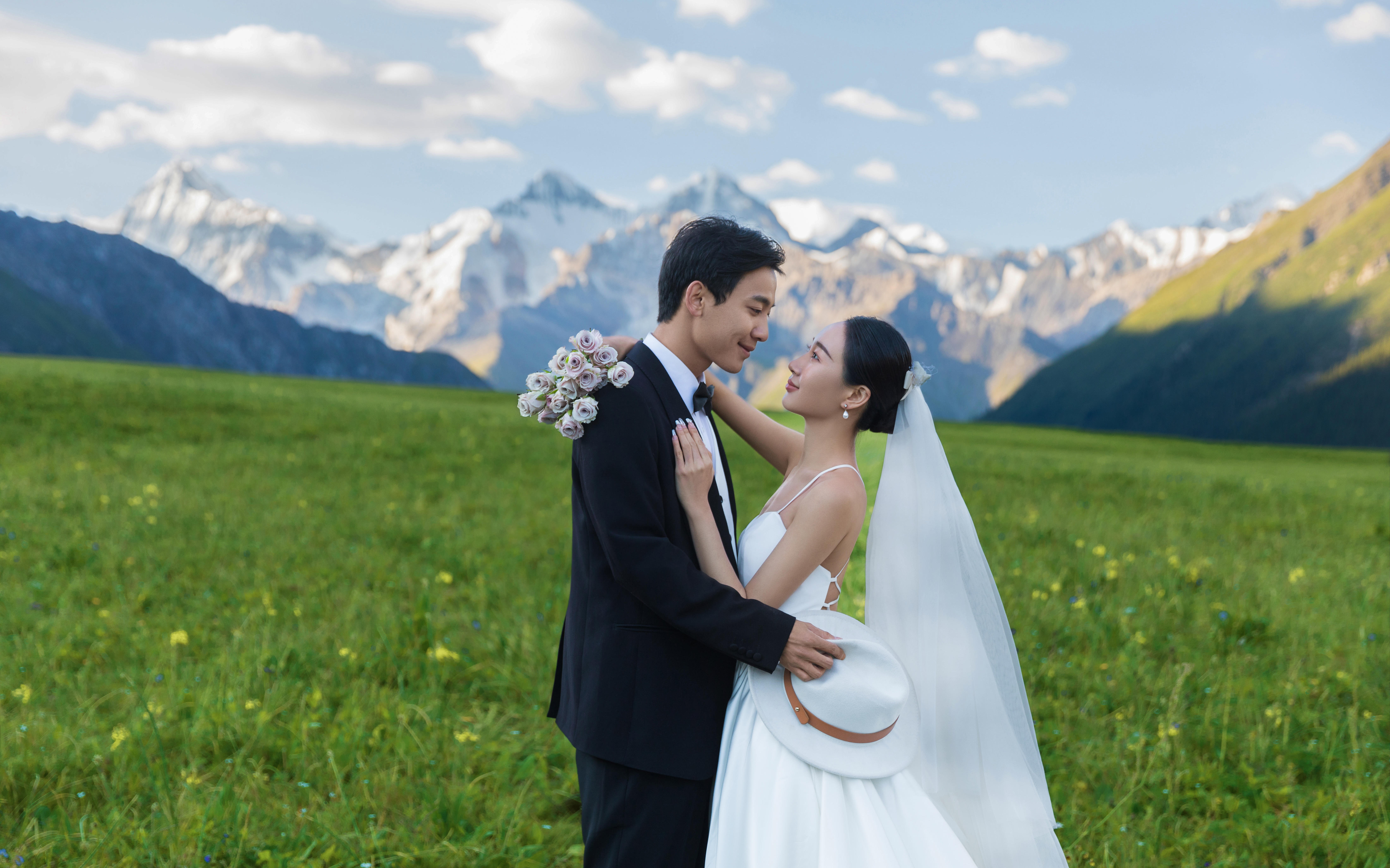 雪山下，草原上，夏塔的浪漫婚拍之旅