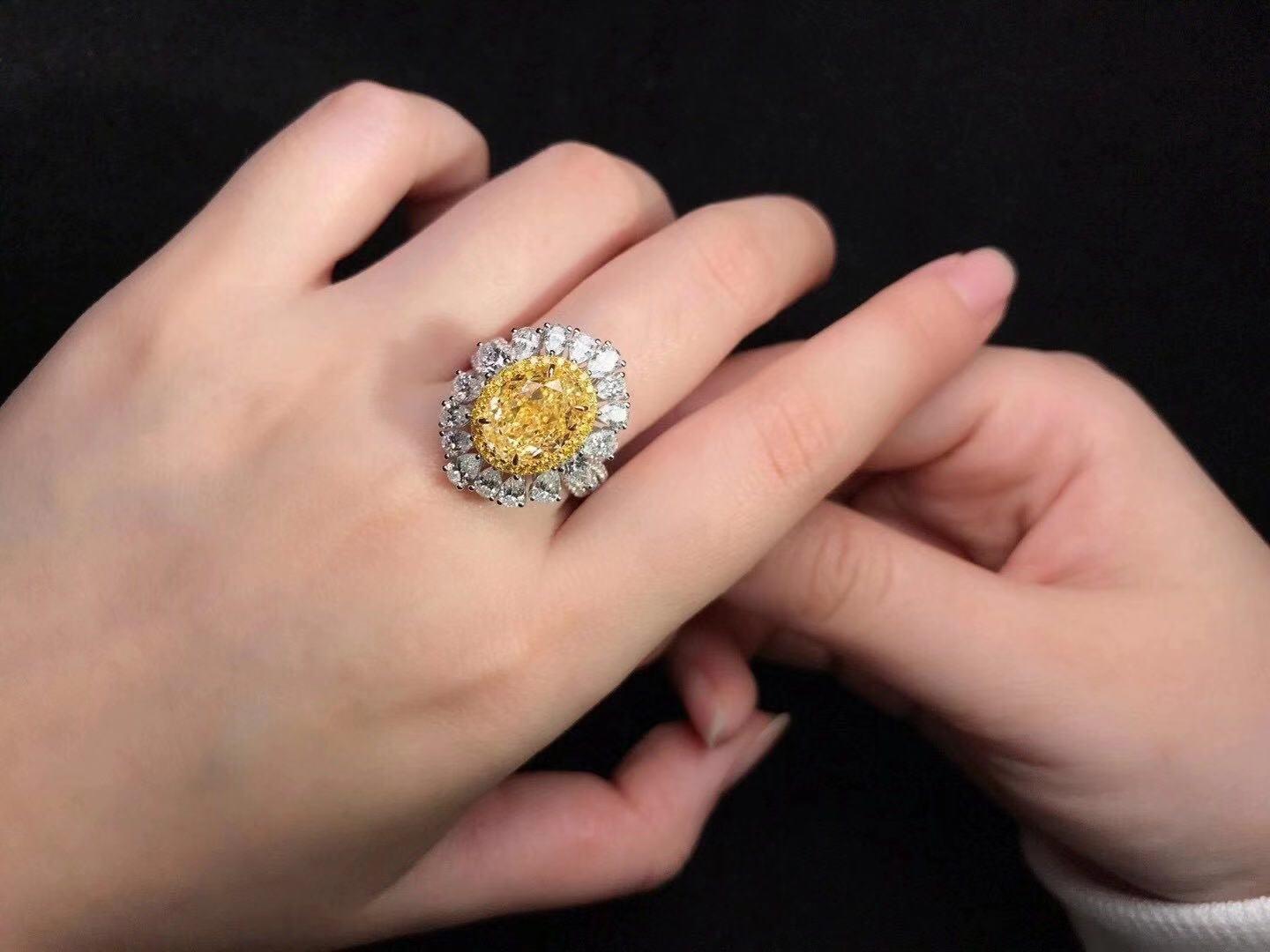 三克拉彩色钻石 预约可看