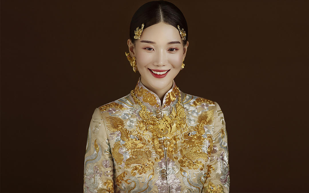 【抖音爆款】罕见中式金色龙凤褂租赁