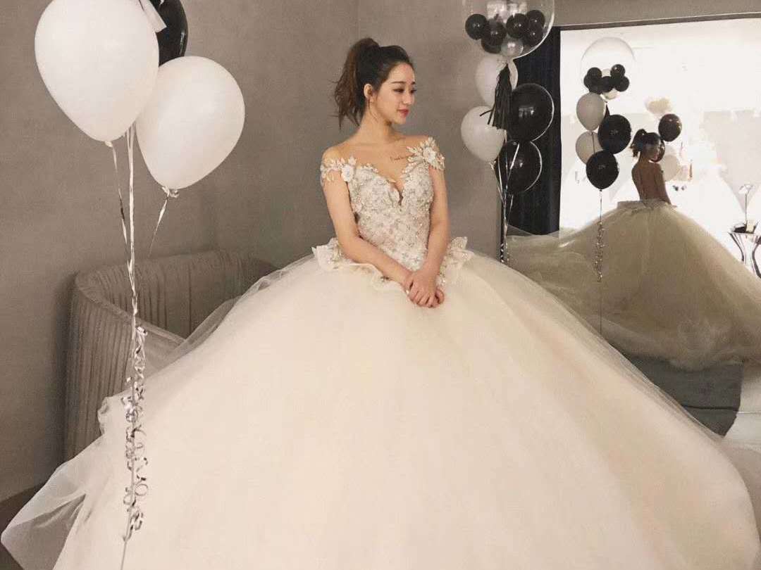 【私藏经典】婚纱礼服三件套+4件伴娘服