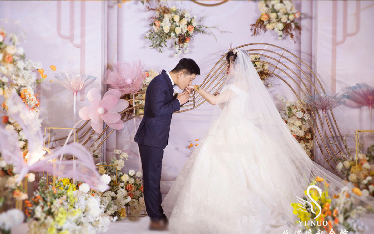 【依诺婚礼会馆】一生“纸”有你